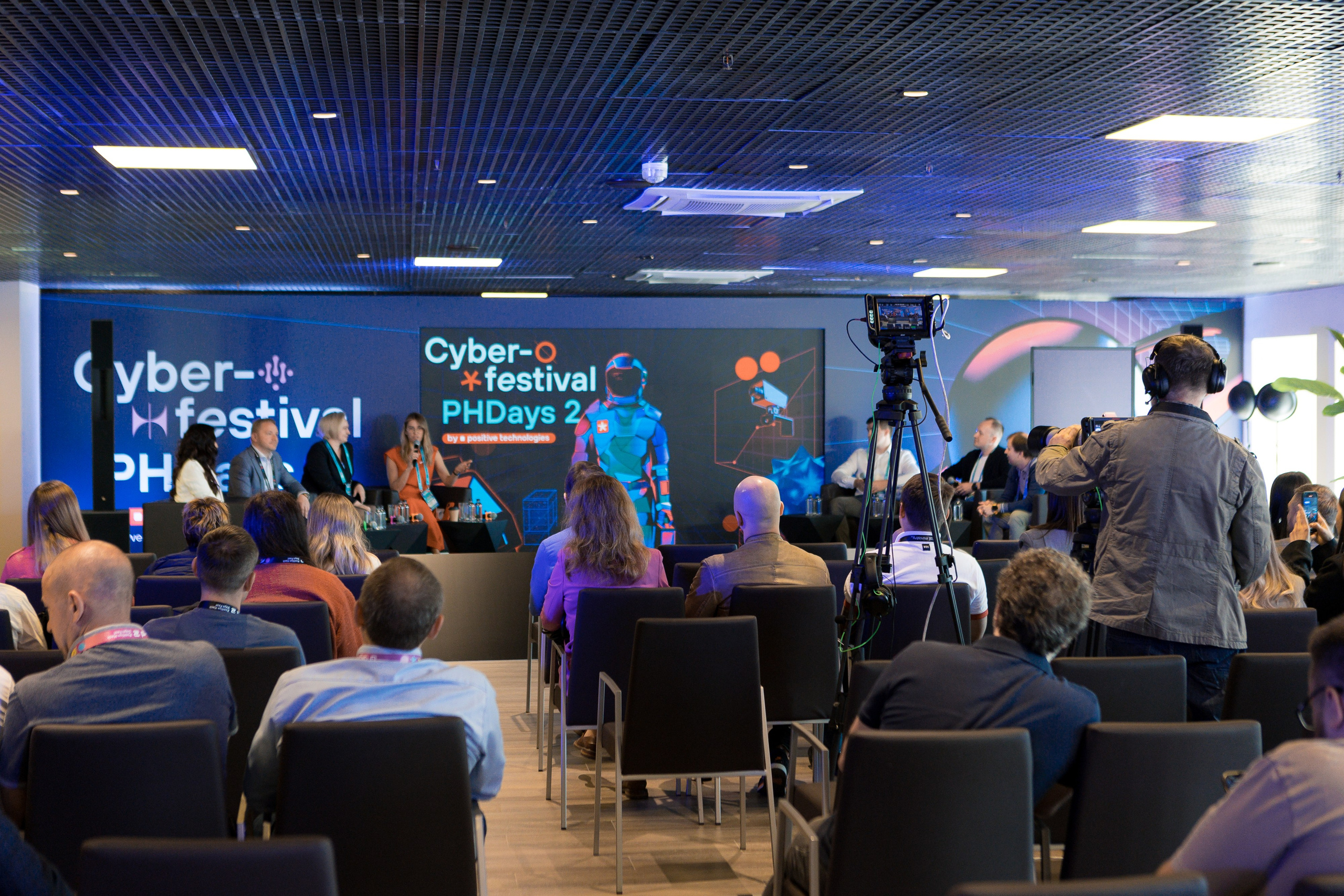 Лужники — Киберфестиваль Positive Hack Days 2. Фотограф Юлия Назарова