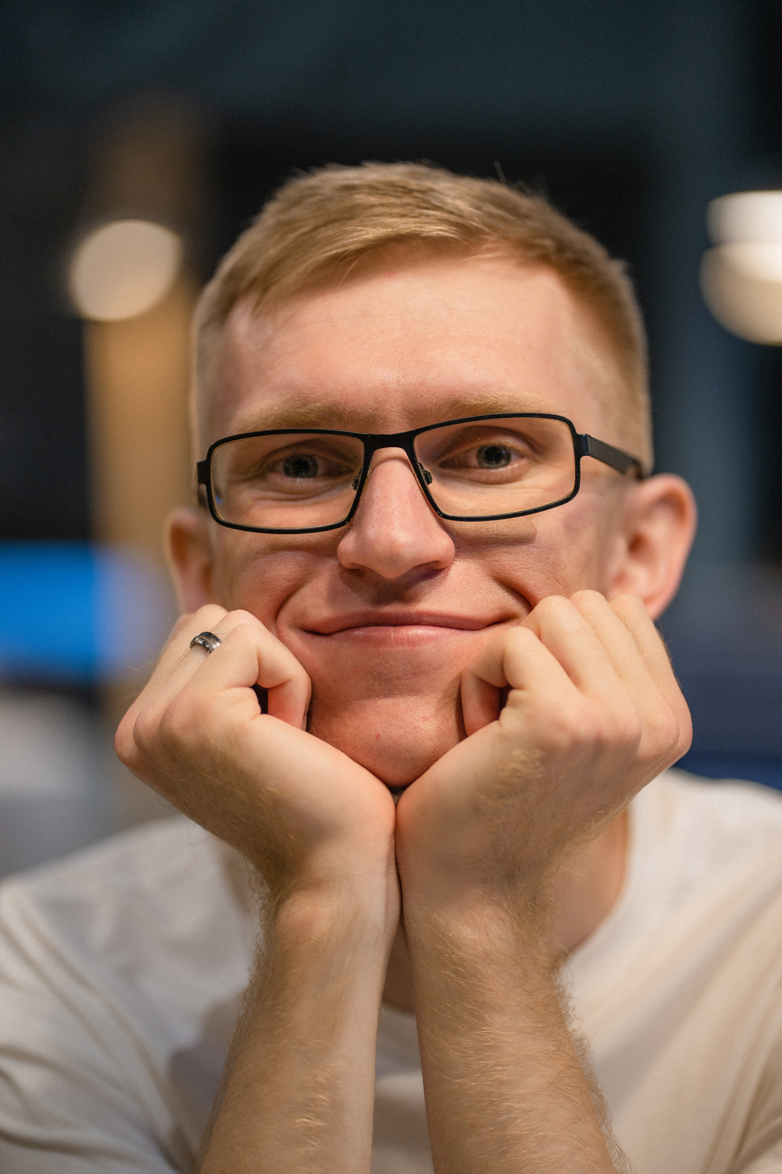 В кадре: поэт. Творческие фотосессии в Москве. Фотоальбом лидера группы ЯЛО