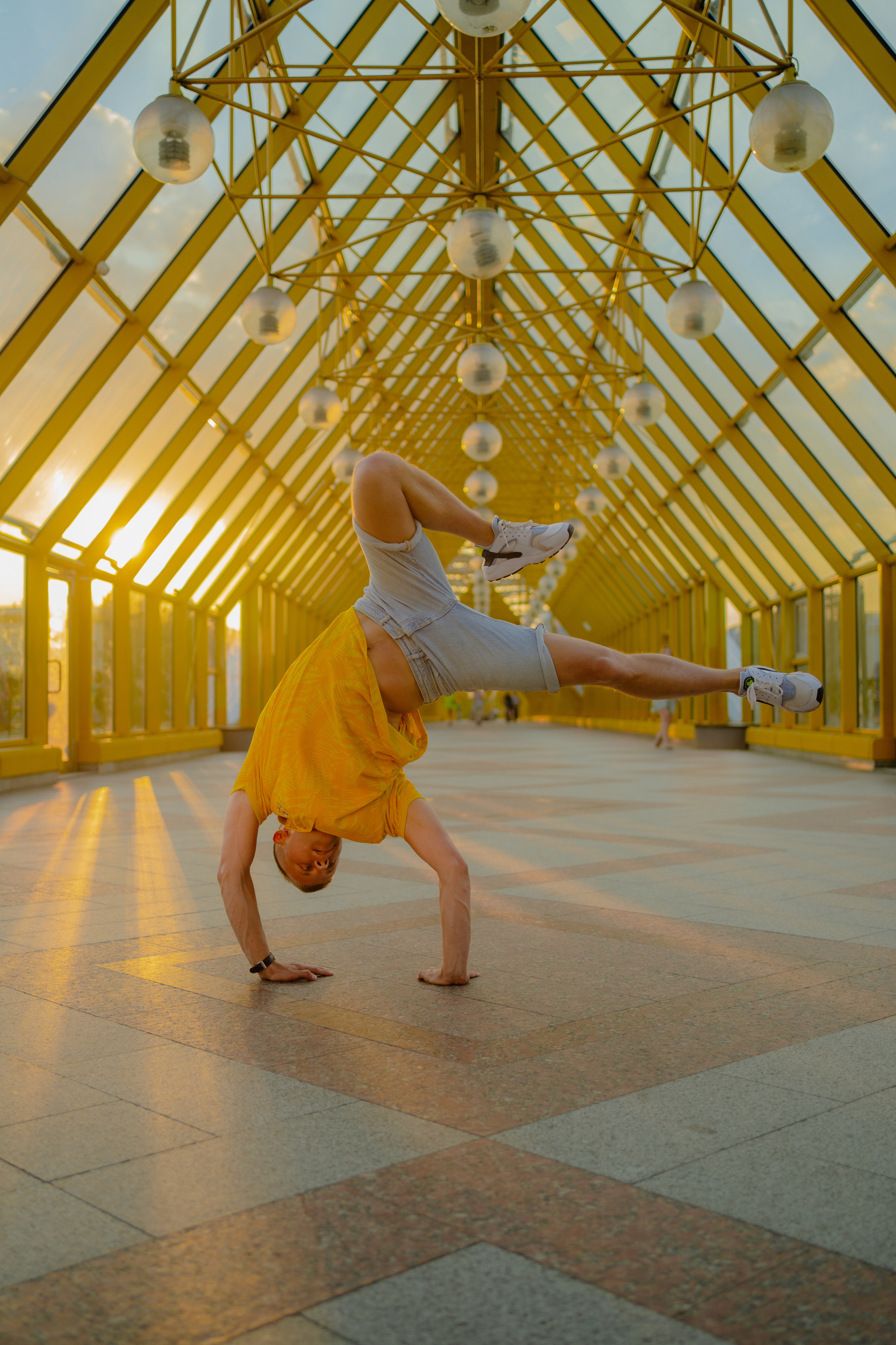 В кадре: танцор. Творческие фотосессии в Москве. Фотоальбом лидера группы ЯЛО