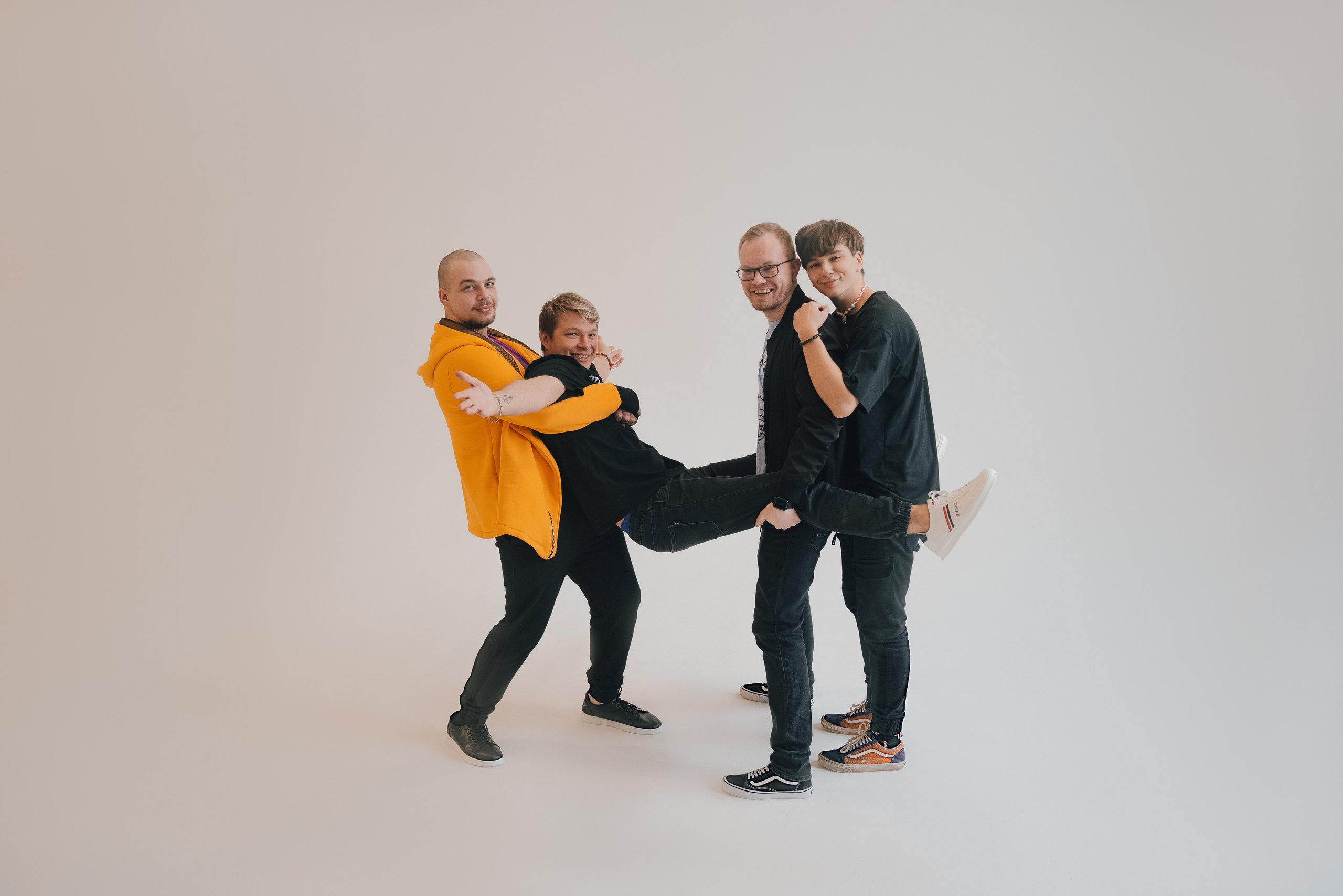 Под небом. Промо альбома. Творческие фотосессии в Москве. Фотоальбом лидера группы ЯЛО