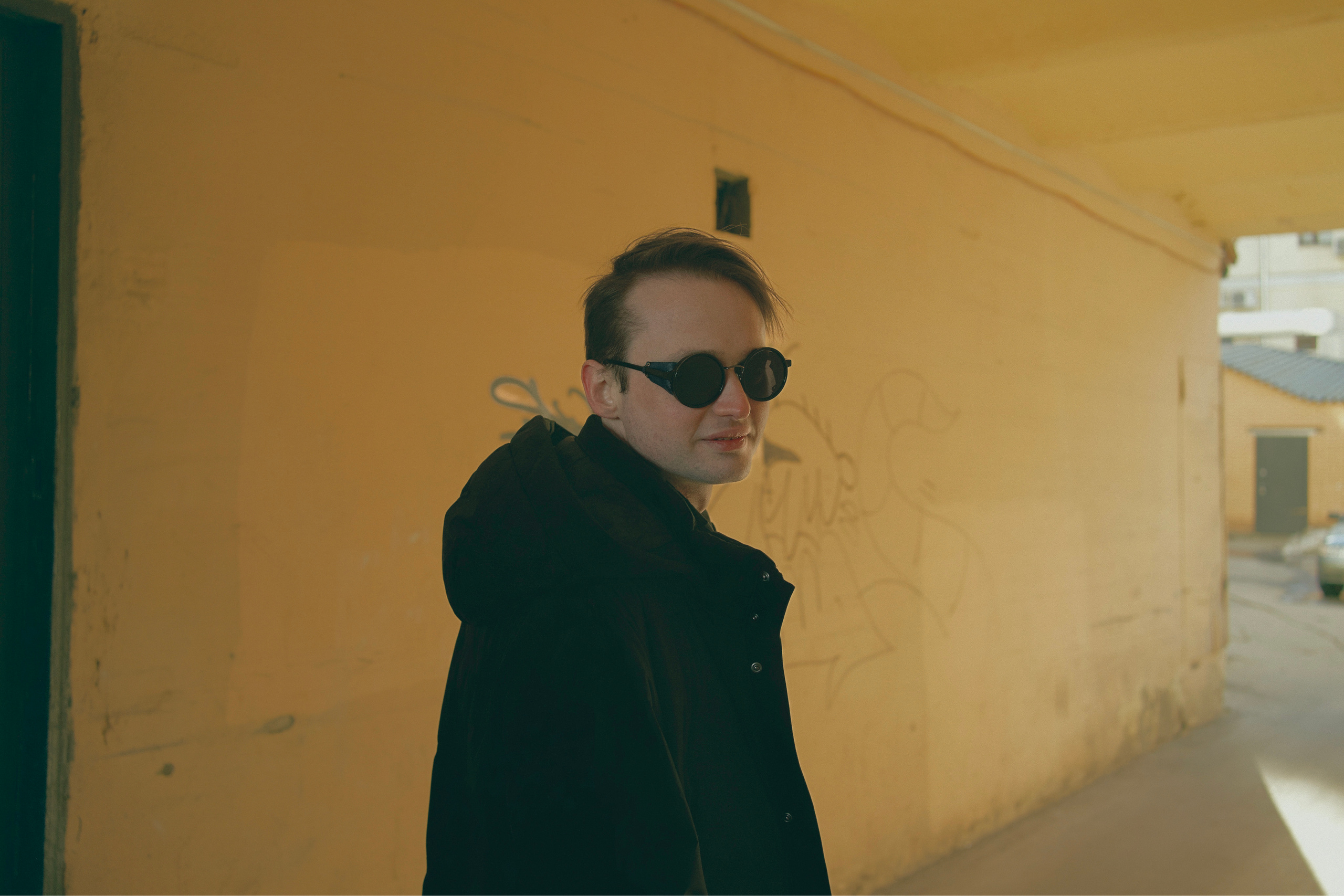 В кадре: писатель. Творческие фотосессии в Москве. Фотоальбом лидера группы ЯЛО