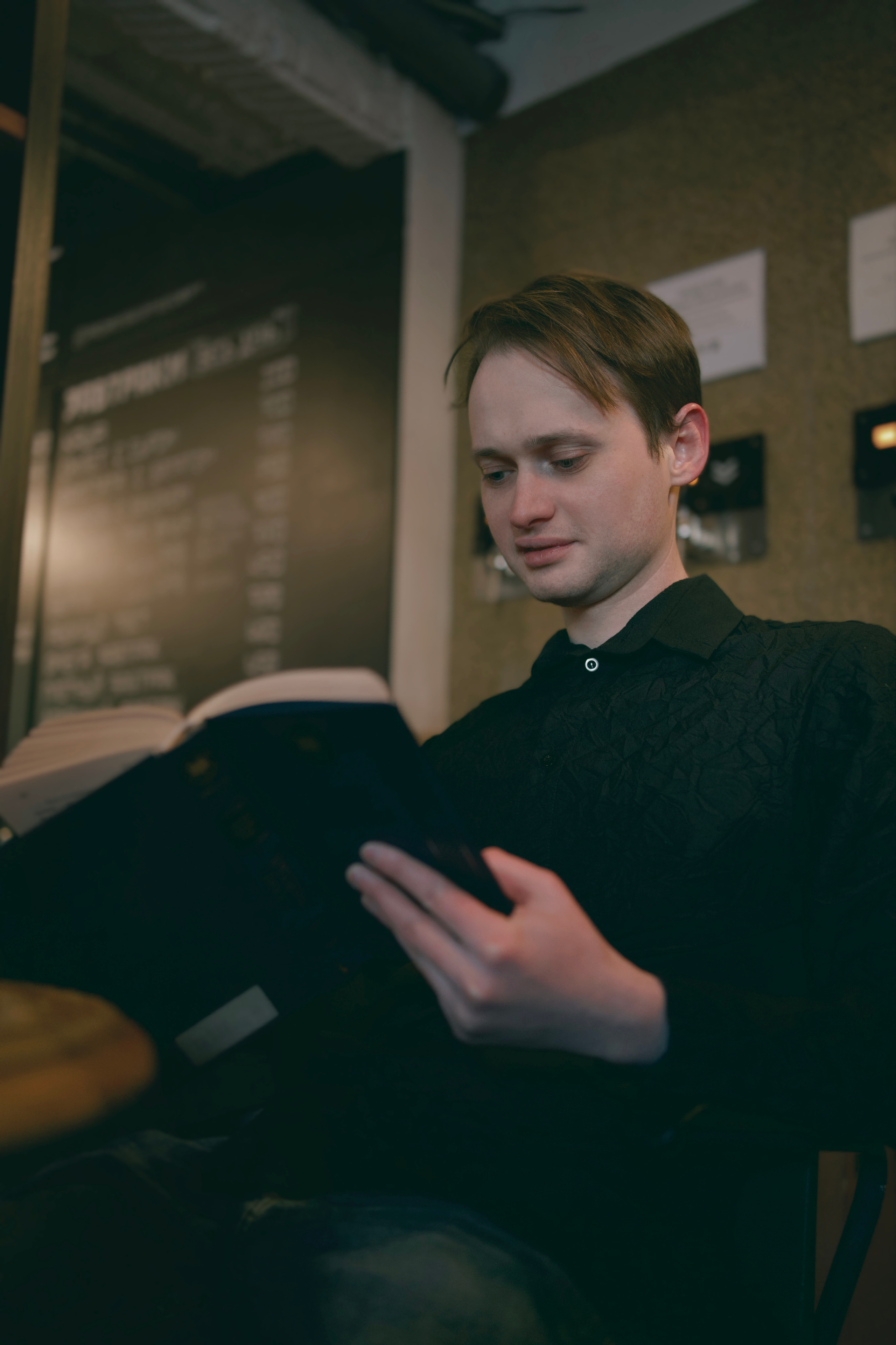 В кадре: писатель. Творческие фотосессии в Москве. Фотоальбом лидера группы ЯЛО