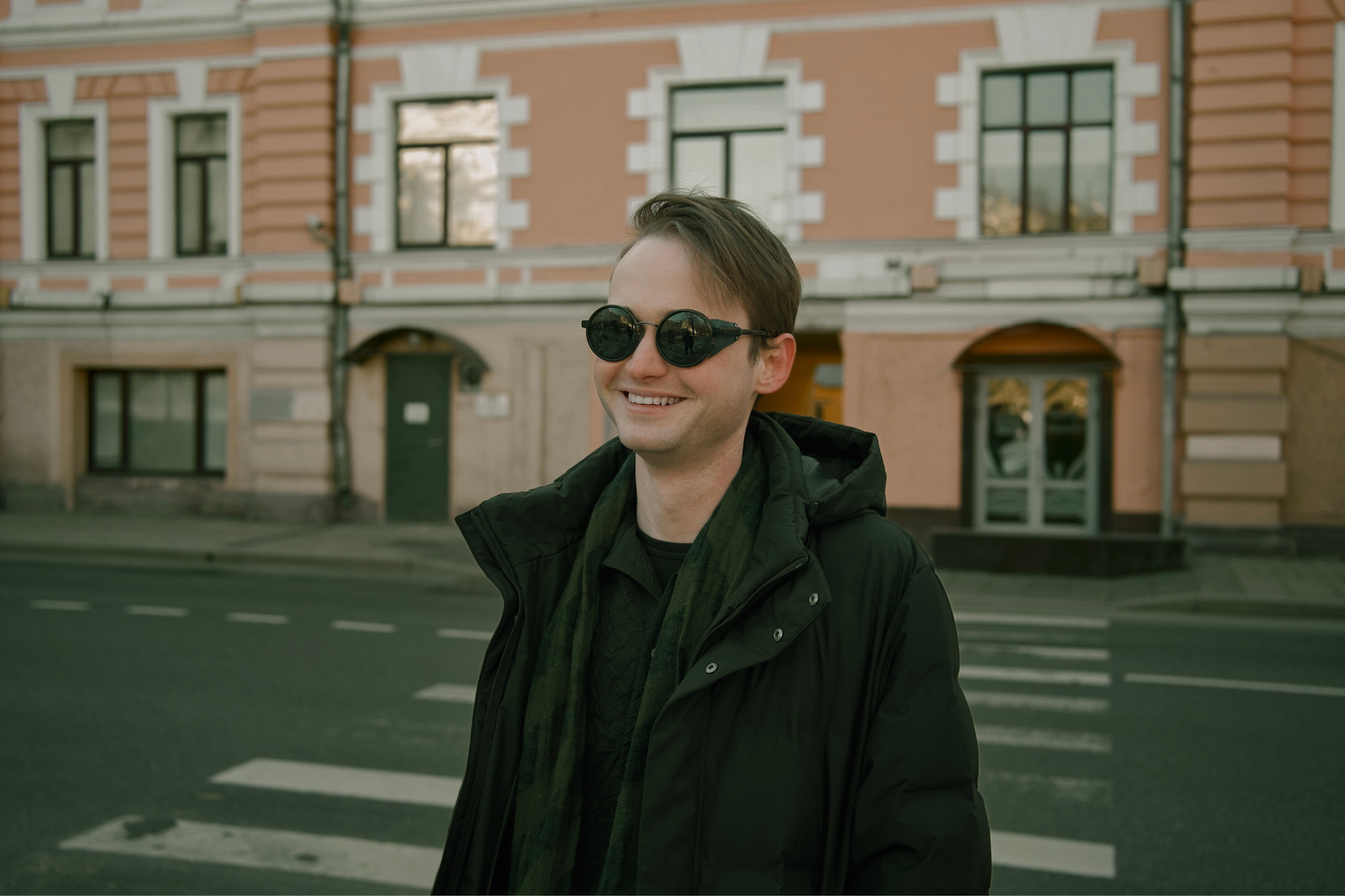 В кадре: писатель. Творческие фотосессии в Москве. Фотоальбом лидера группы ЯЛО