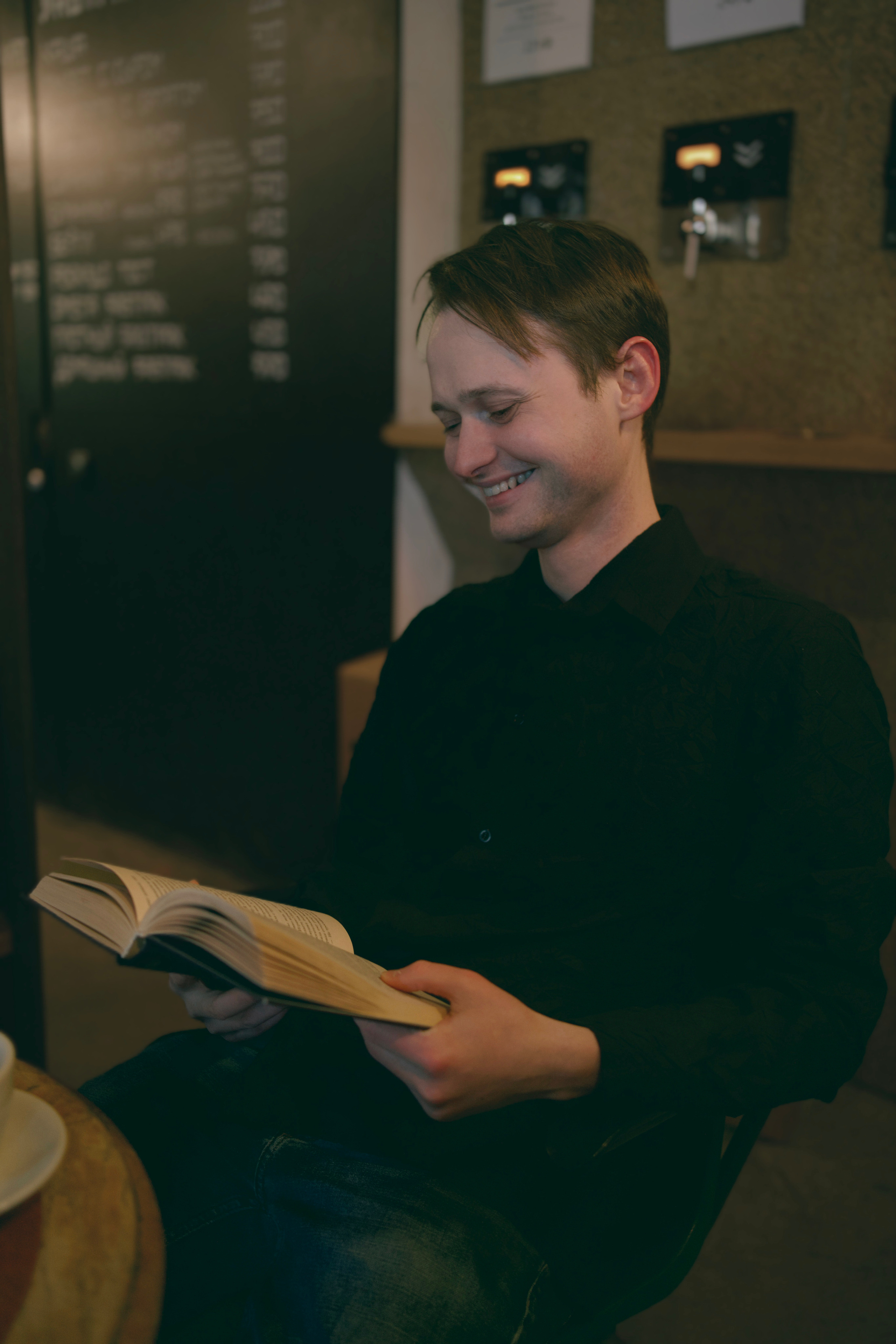 В кадре: писатель. Творческие фотосессии в Москве. Фотоальбом лидера группы ЯЛО