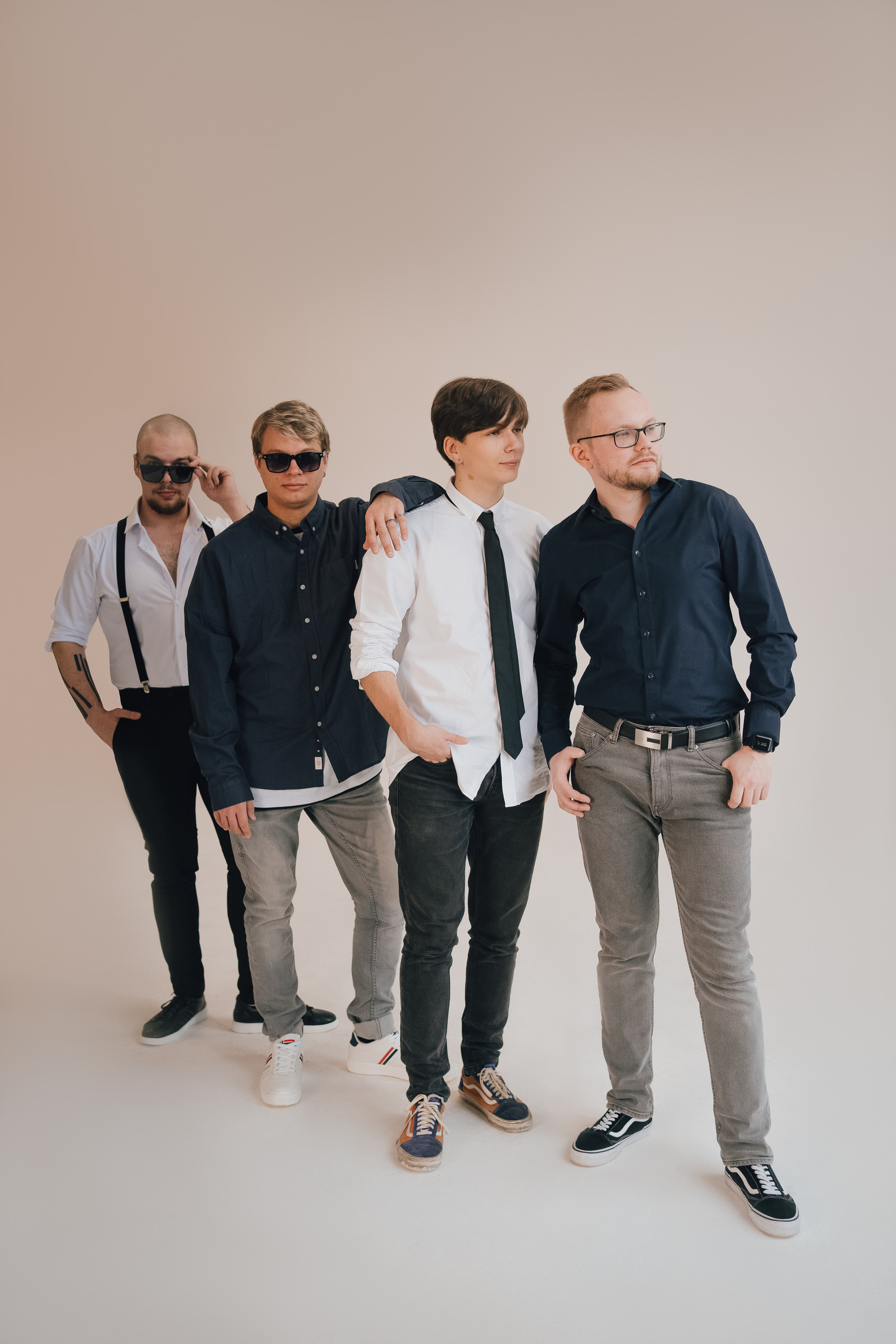 Под небом. Промо альбома. Творческие фотосессии в Москве. Фотоальбом лидера группы ЯЛО