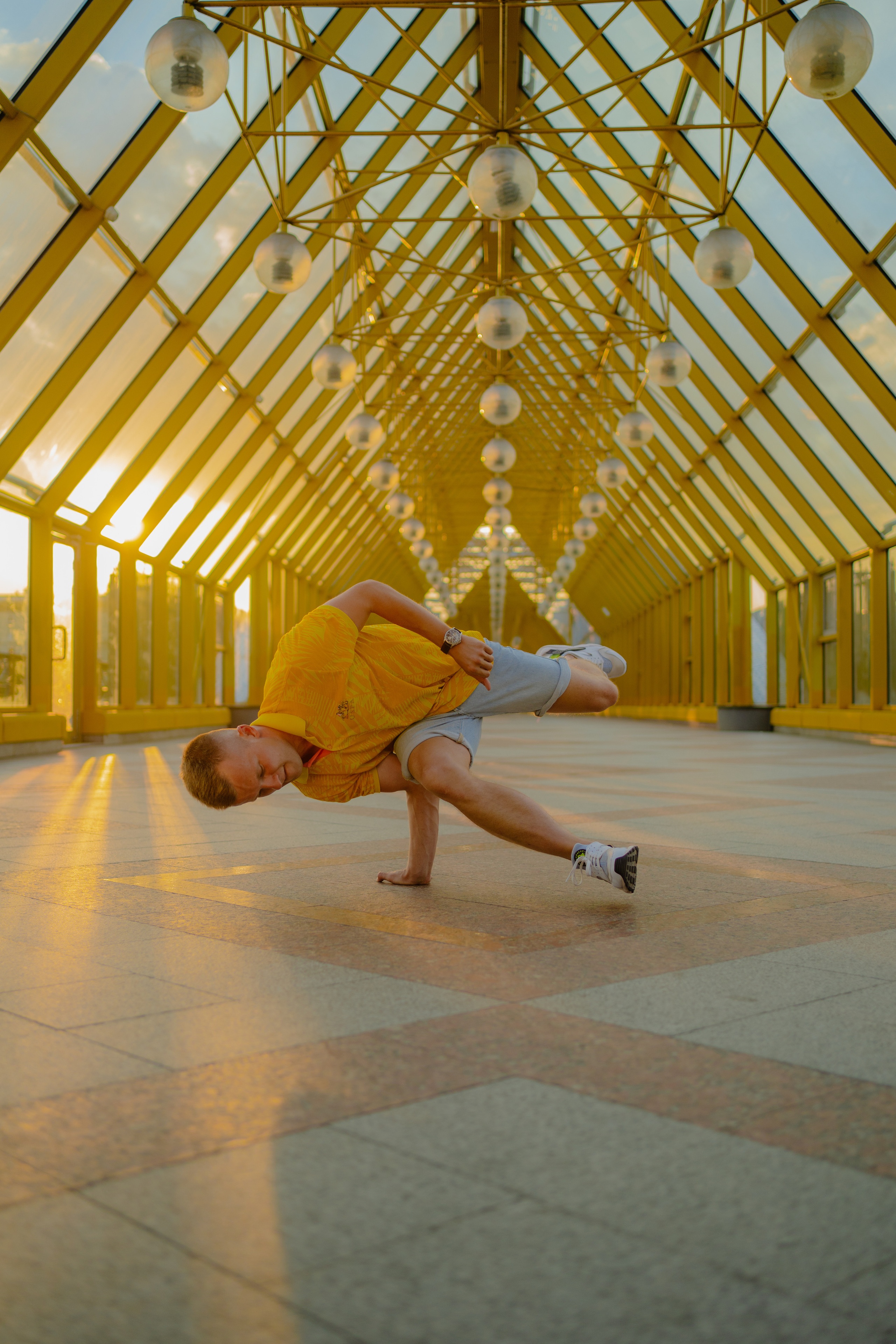 В кадре: танцор. Творческие фотосессии в Москве. Фотоальбом лидера группы ЯЛО