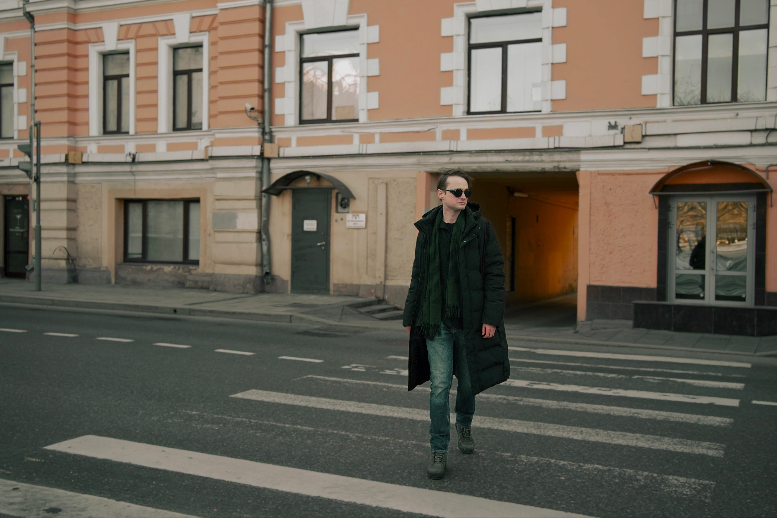 В кадре: писатель. Творческие фотосессии в Москве. Фотоальбом лидера группы ЯЛО