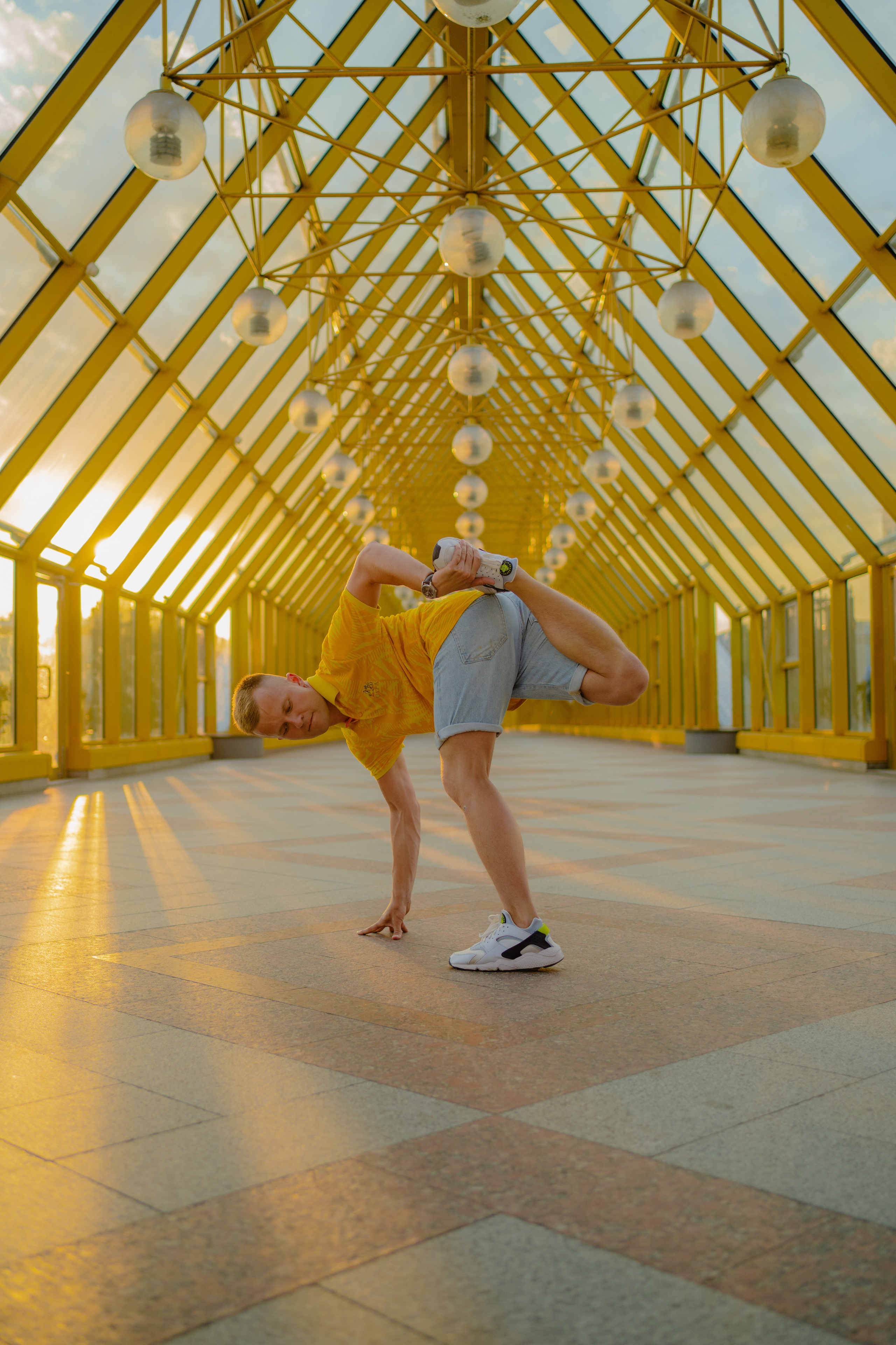 В кадре: танцор. Творческие фотосессии в Москве. Фотоальбом лидера группы ЯЛО