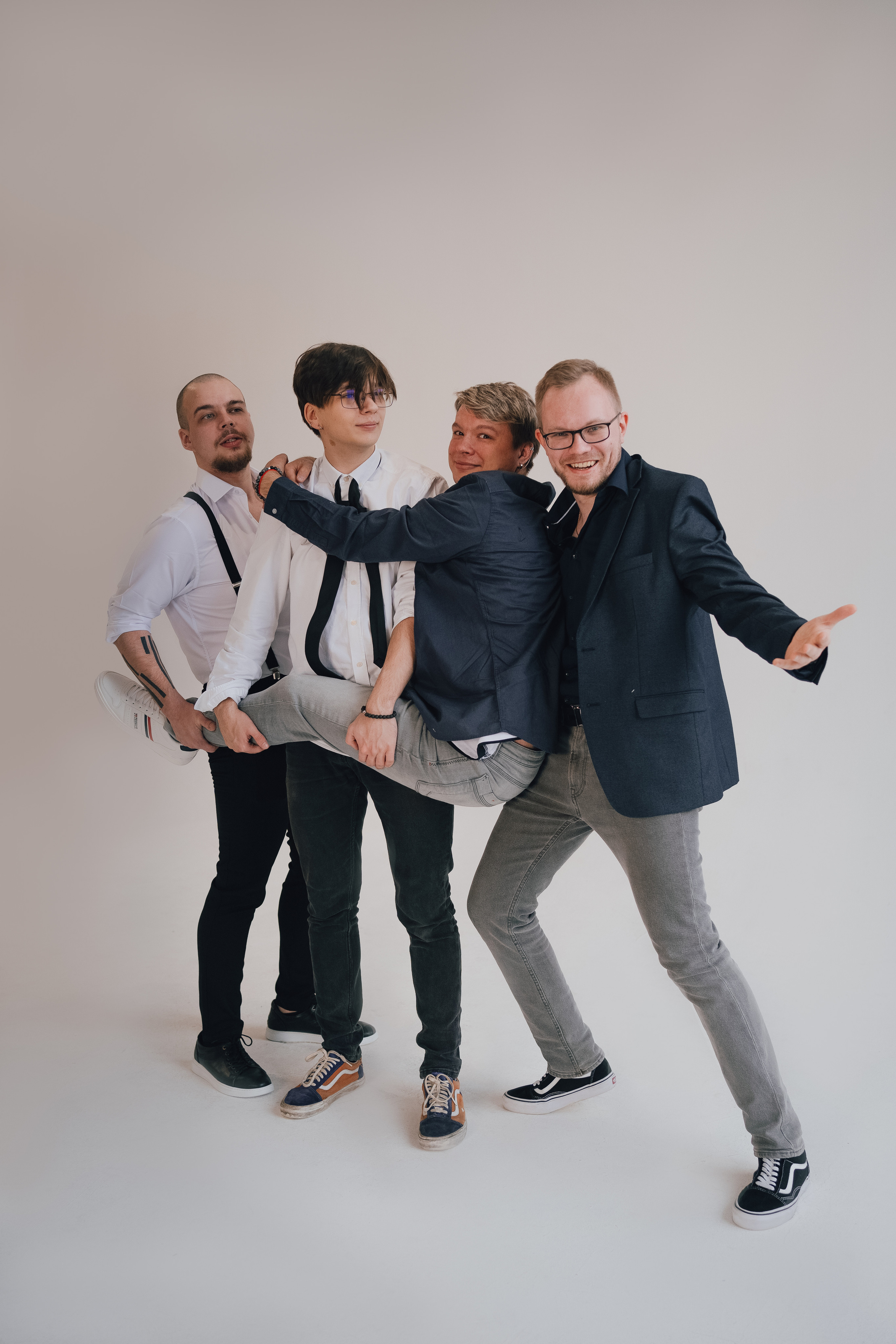 Под небом. Промо альбома. Творческие фотосессии в Москве. Фотоальбом лидера группы ЯЛО