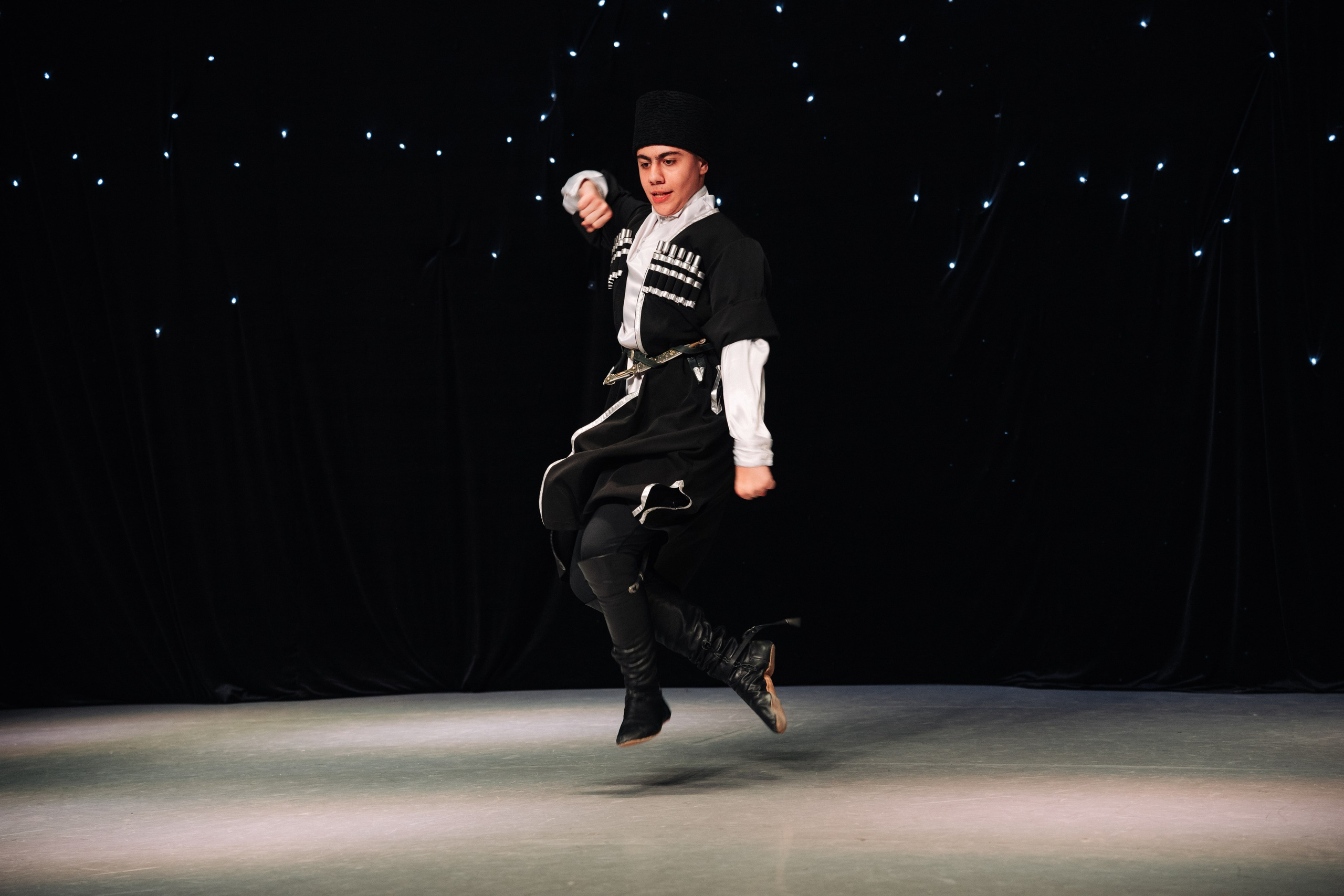 Благотворительный концерт в помощь Артему Сардаряну. Фотограф Артем Севостьянов. Профессиональная фотосъемка в Ногинске, Москве, Московской области и за границей