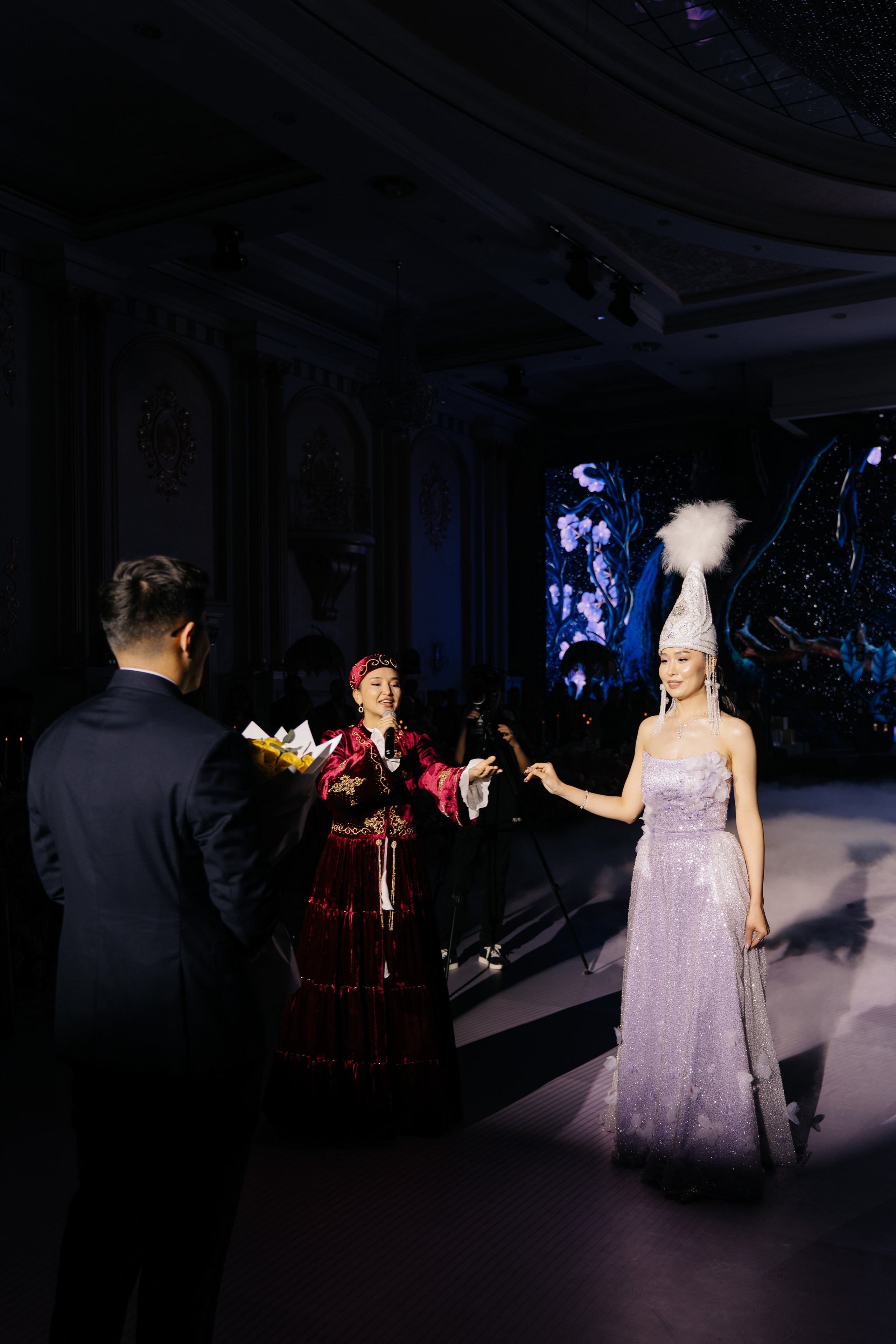 Ay-Dana Uzatu. ___________________________________________________