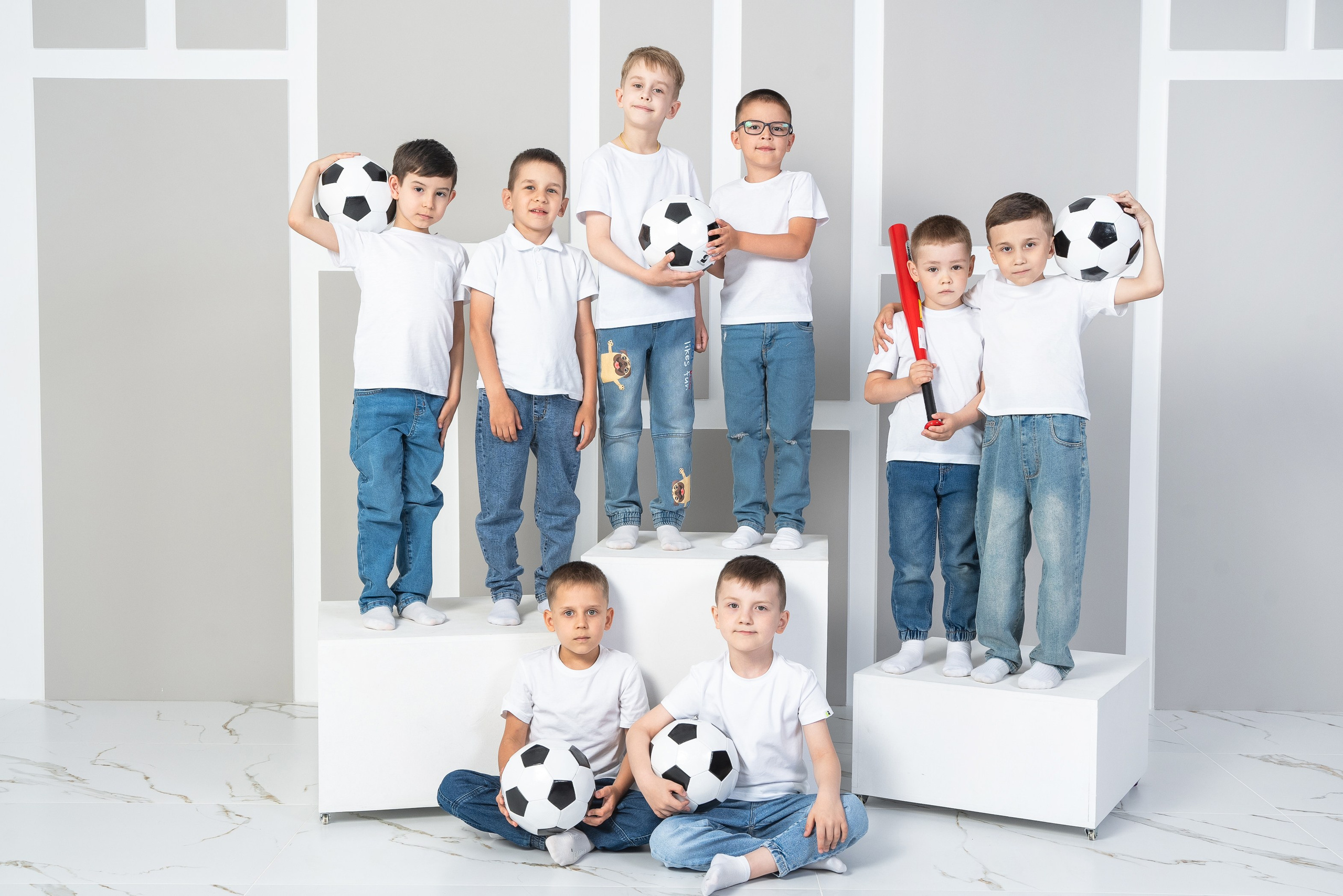 Выпускная фотосессия в фотостудии. Выпускные альбомы Нижнекамск Набережные Челны Фотостудия Небо