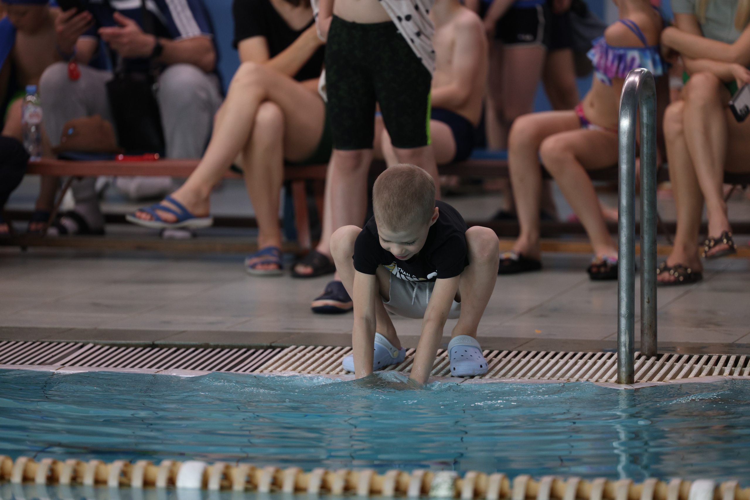 Веселый дельфин. Плавание. Дети 8-9 лет. Фотограф Александр Заломаев