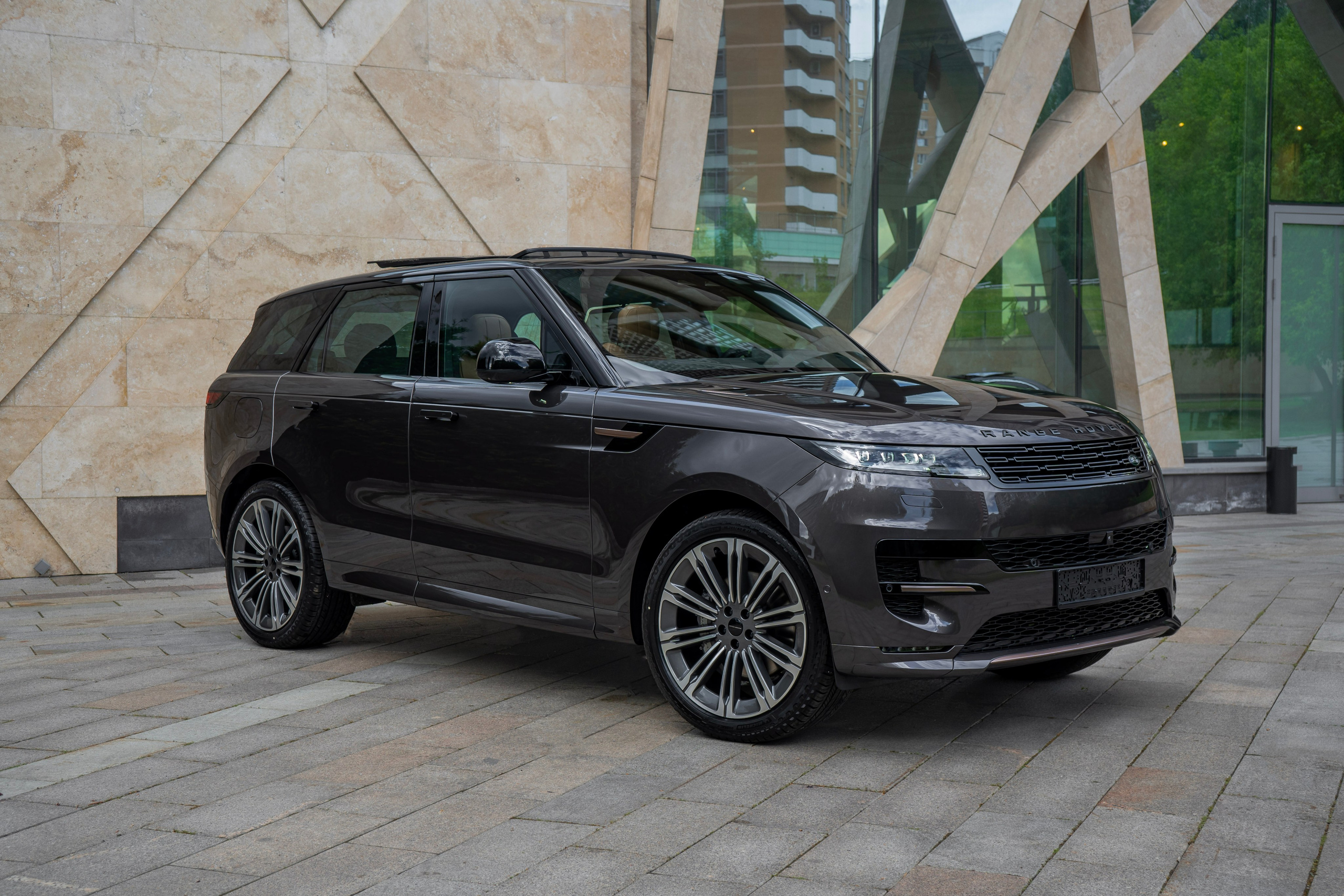 Range Rover Sport 2026. Автомобильный фотограф Ногинск Денис Городок