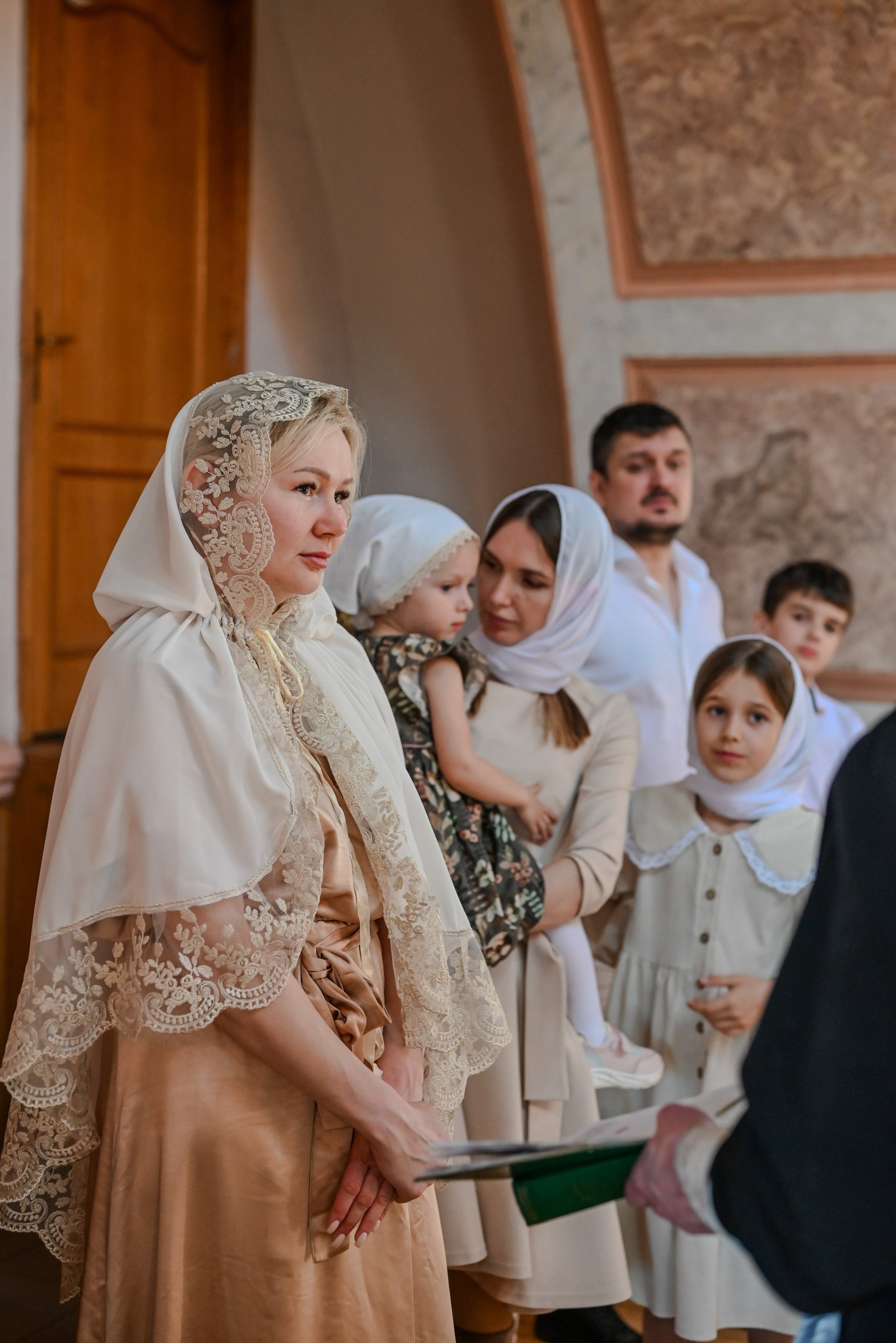 Крещение мама Анна. Семейный и детский фотограф Москва