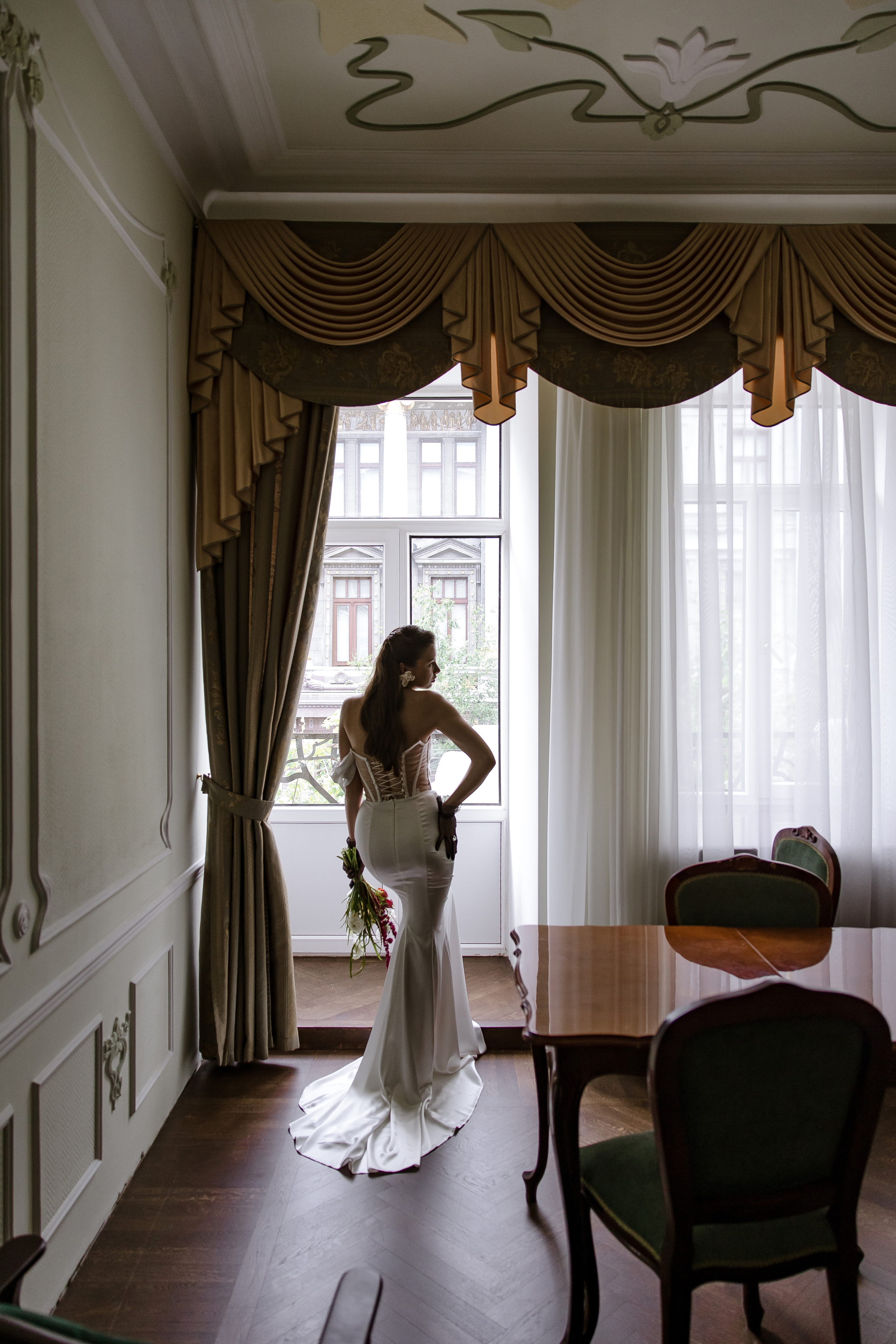 Утро невесты в историческом номере отеля. Свадебный и семейный фотограф в Самаре и Тольятти | Елена Топанцева