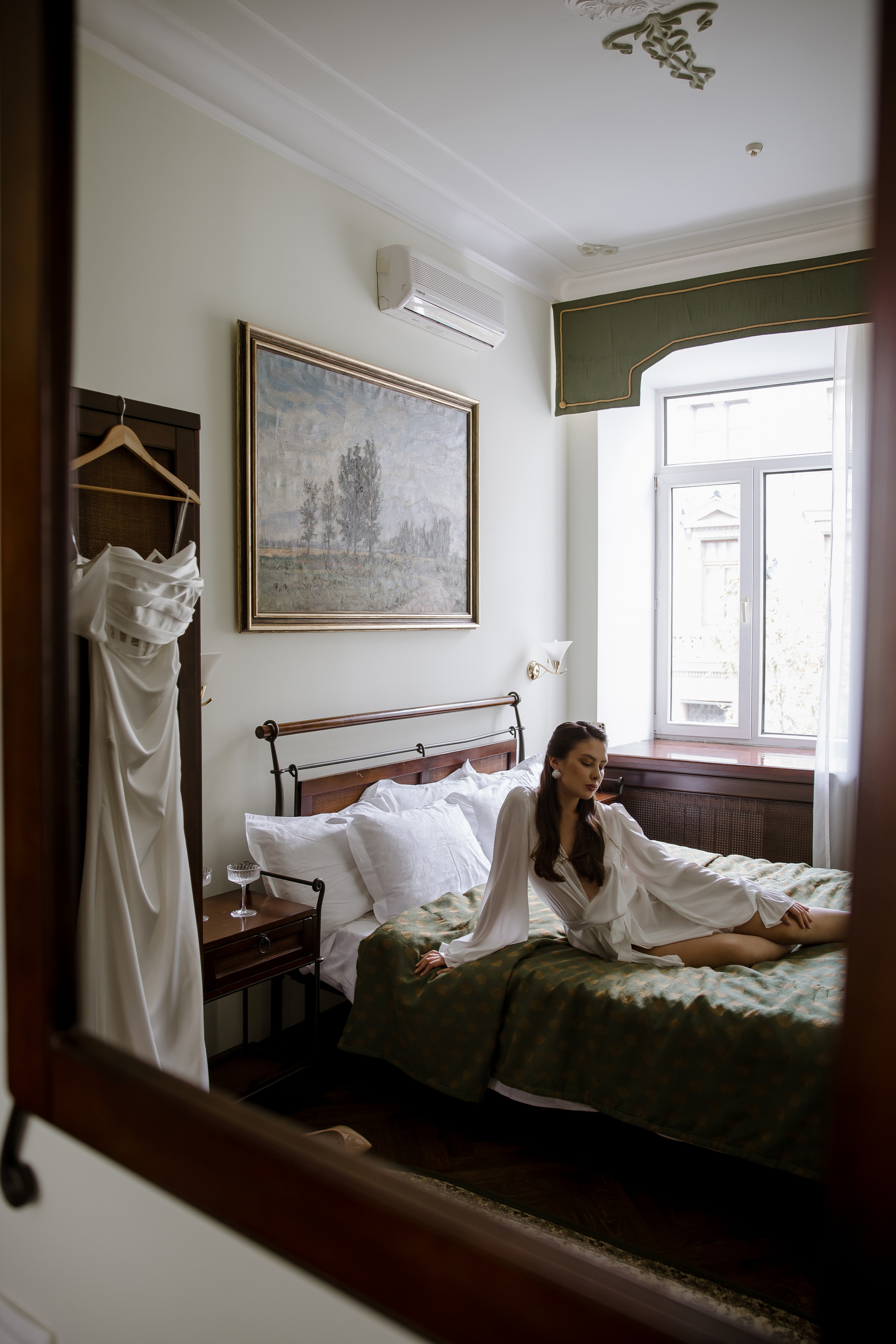 Утро невесты в историческом номере отеля. Свадебный и семейный фотограф в Самаре и Тольятти | Елена Топанцева