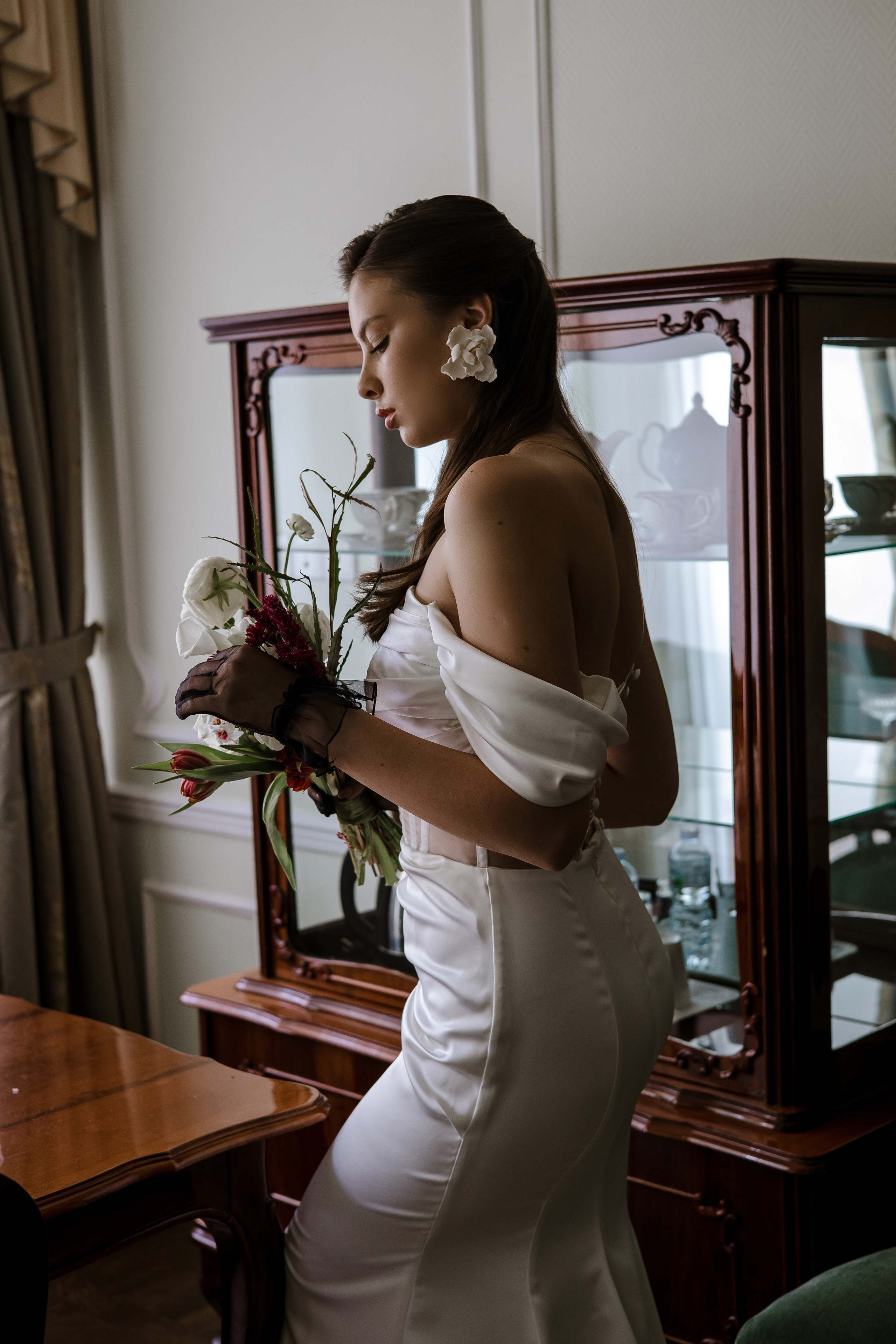 Утро невесты в историческом номере отеля. Свадебный и семейный фотограф в Самаре и Тольятти | Елена Топанцева