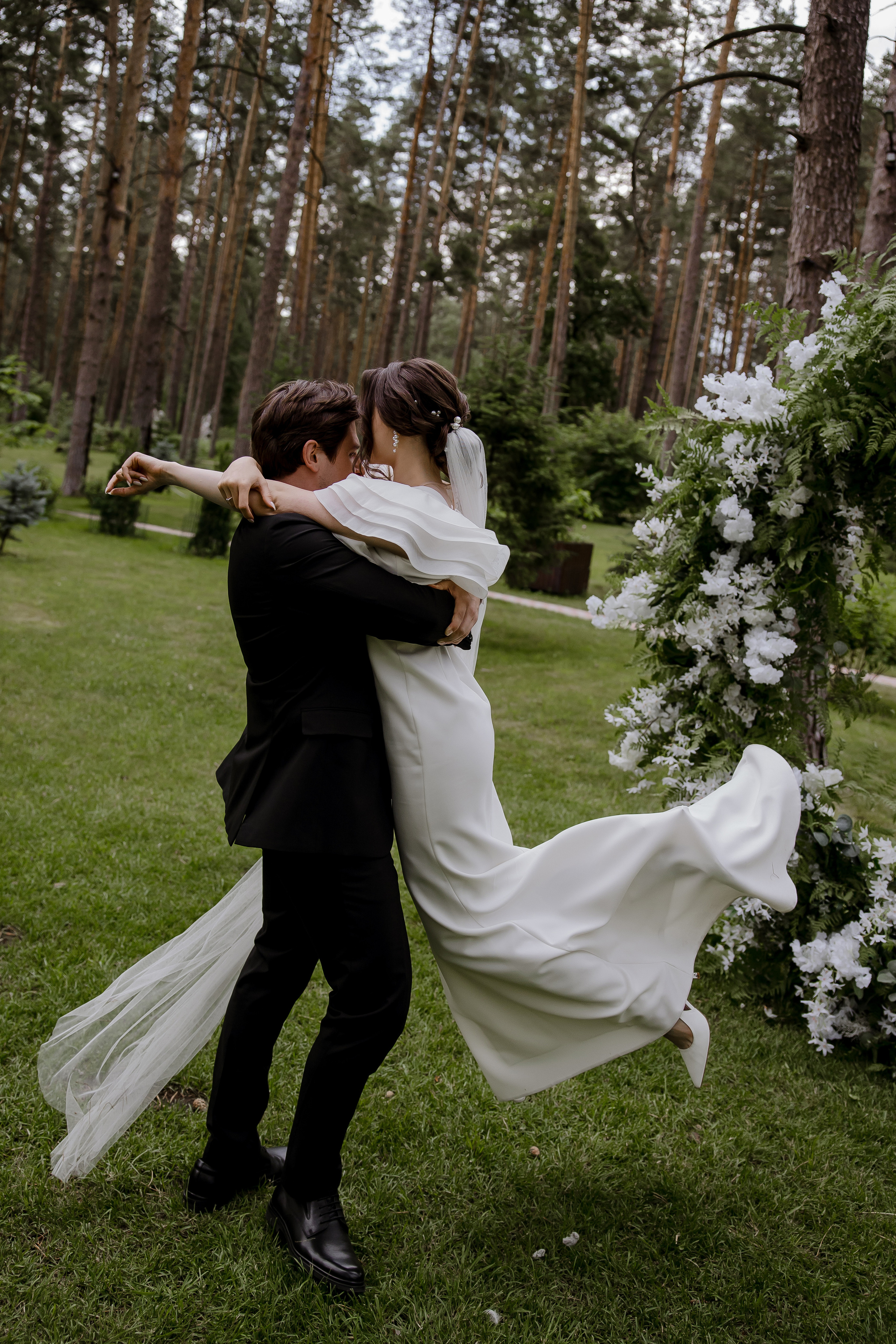 Свадебная фотосессия очень позитивной пары в Тольятти. Свадебный и семейный фотограф в Самаре и Тольятти | Елена Топанцева