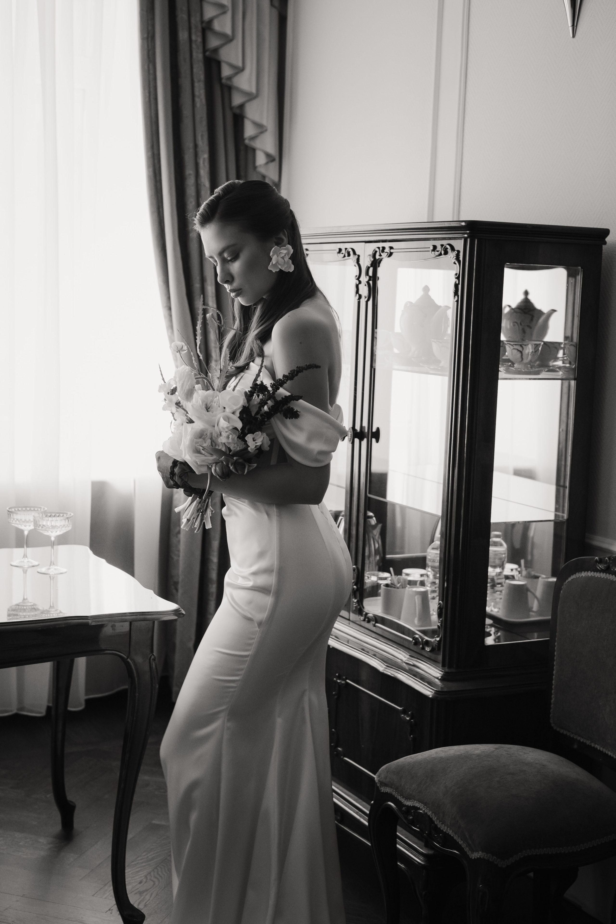 Утро невесты в историческом номере отеля. Свадебный и семейный фотограф в Самаре и Тольятти | Елена Топанцева