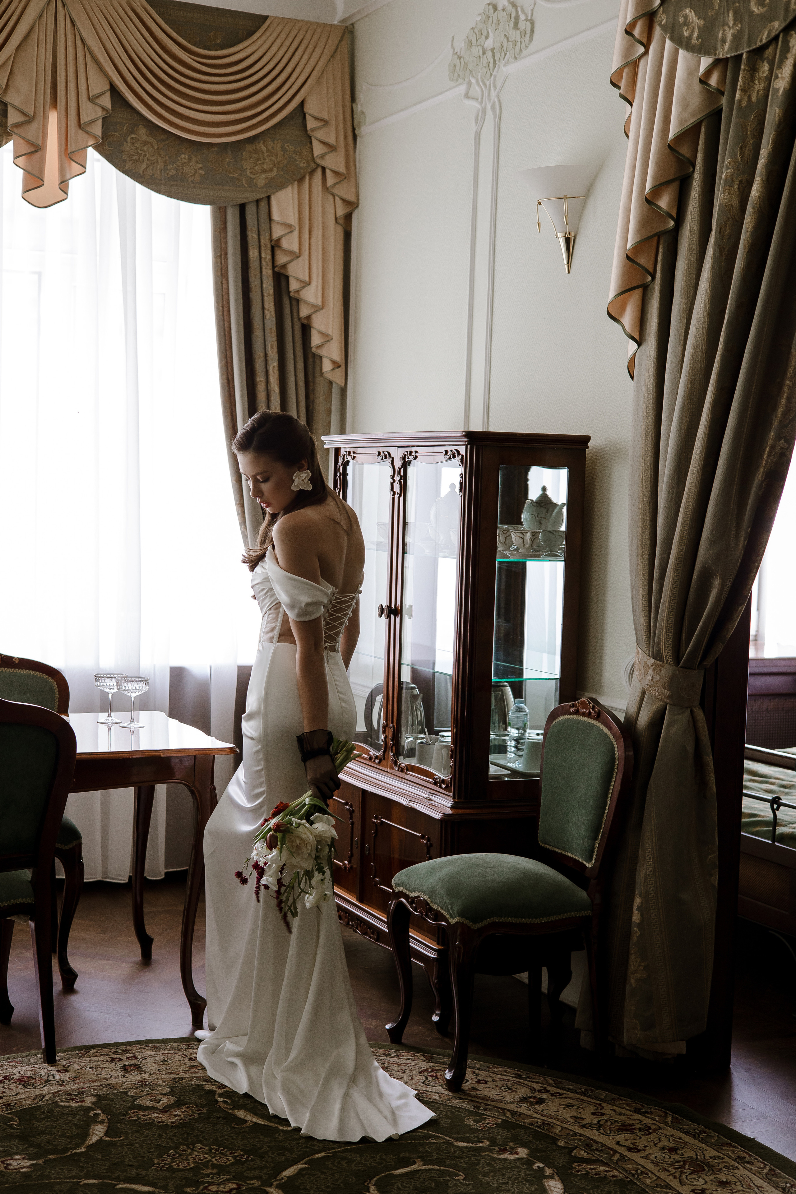 Утро невесты в историческом номере отеля. Свадебный и семейный фотограф в Самаре и Тольятти | Елена Топанцева