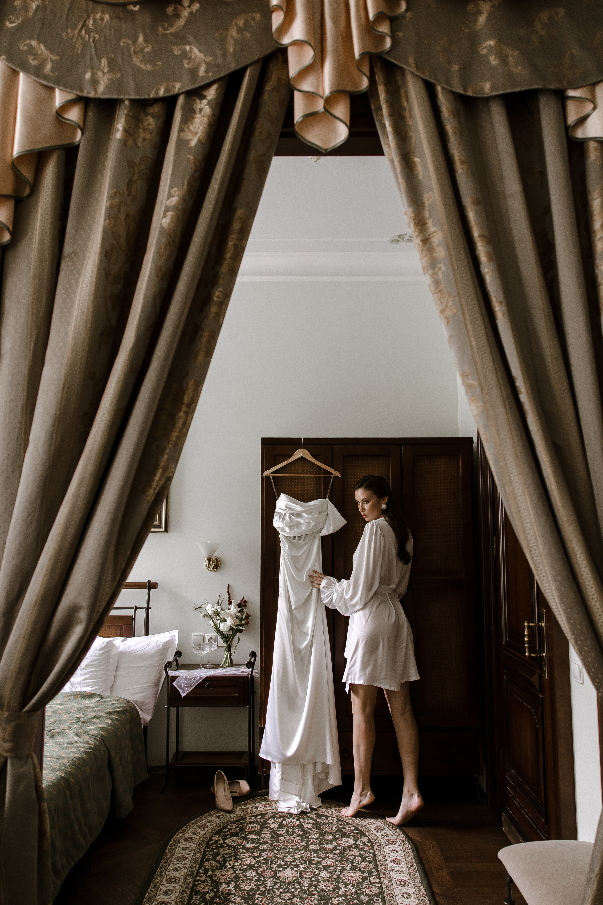 Утро невесты в историческом номере отеля. Свадебный и семейный фотограф в Самаре и Тольятти | Елена Топанцева