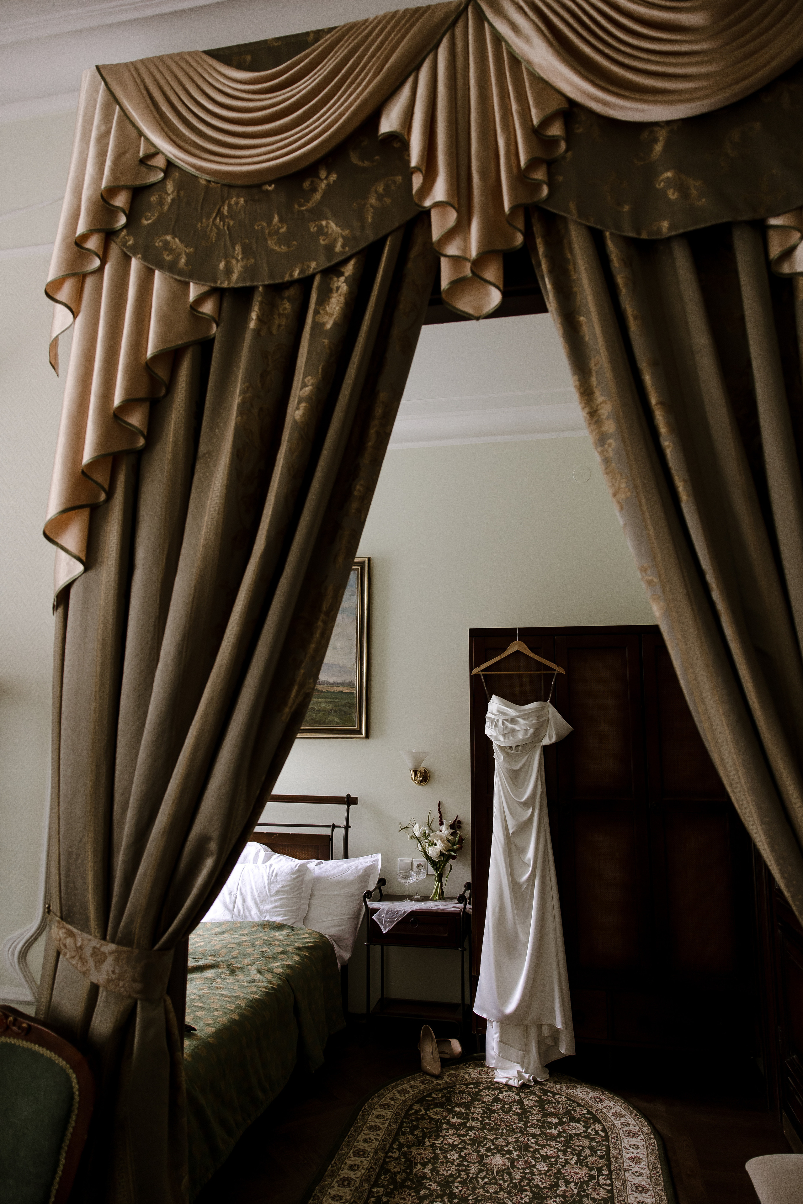 Утро невесты в историческом номере отеля. Свадебный и семейный фотограф в Самаре и Тольятти | Елена Топанцева