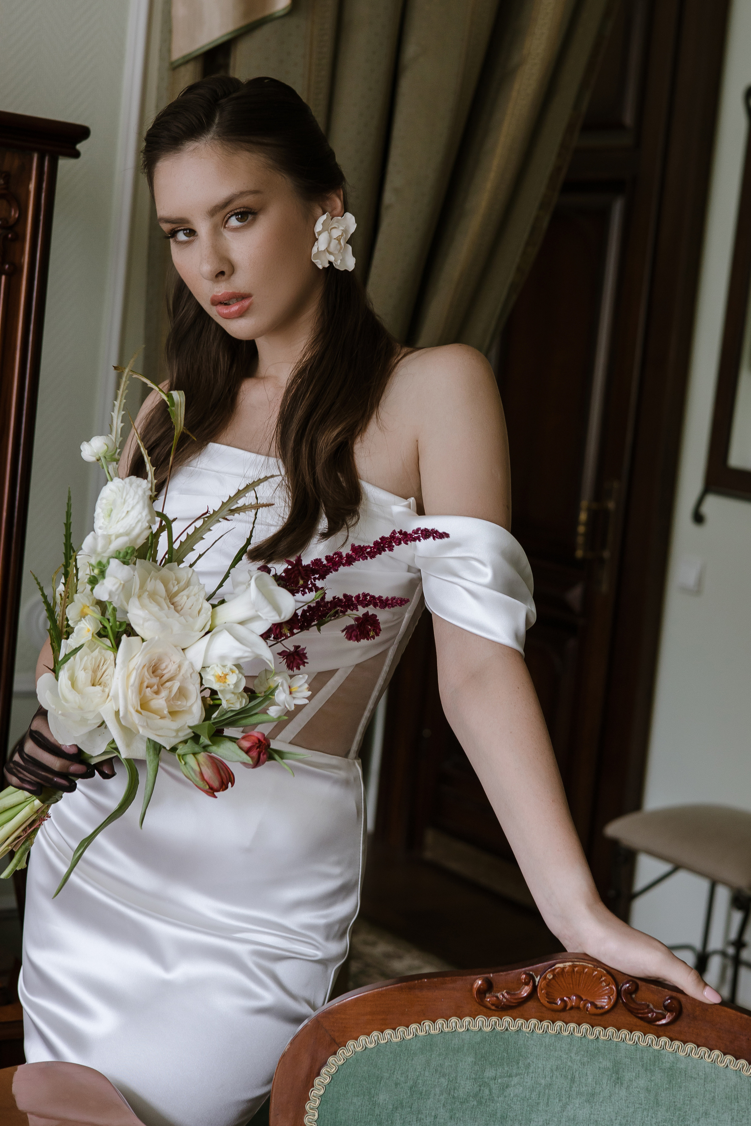 Утро невесты в историческом номере отеля. Свадебный и семейный фотограф в Самаре и Тольятти | Елена Топанцева