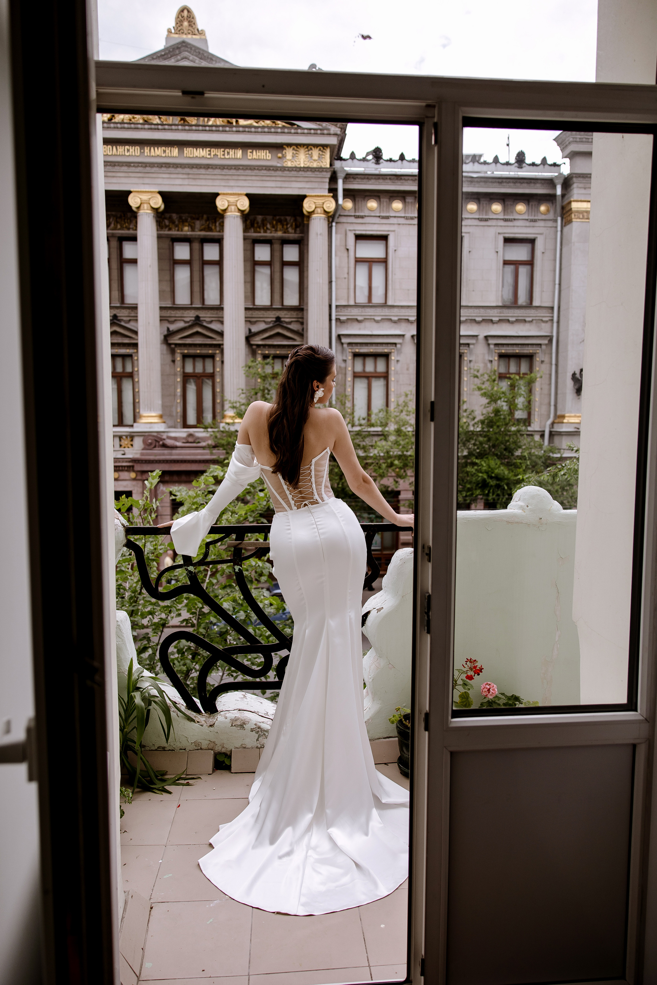 Утро невесты в историческом номере отеля. Свадебный и семейный фотограф в Самаре и Тольятти | Елена Топанцева