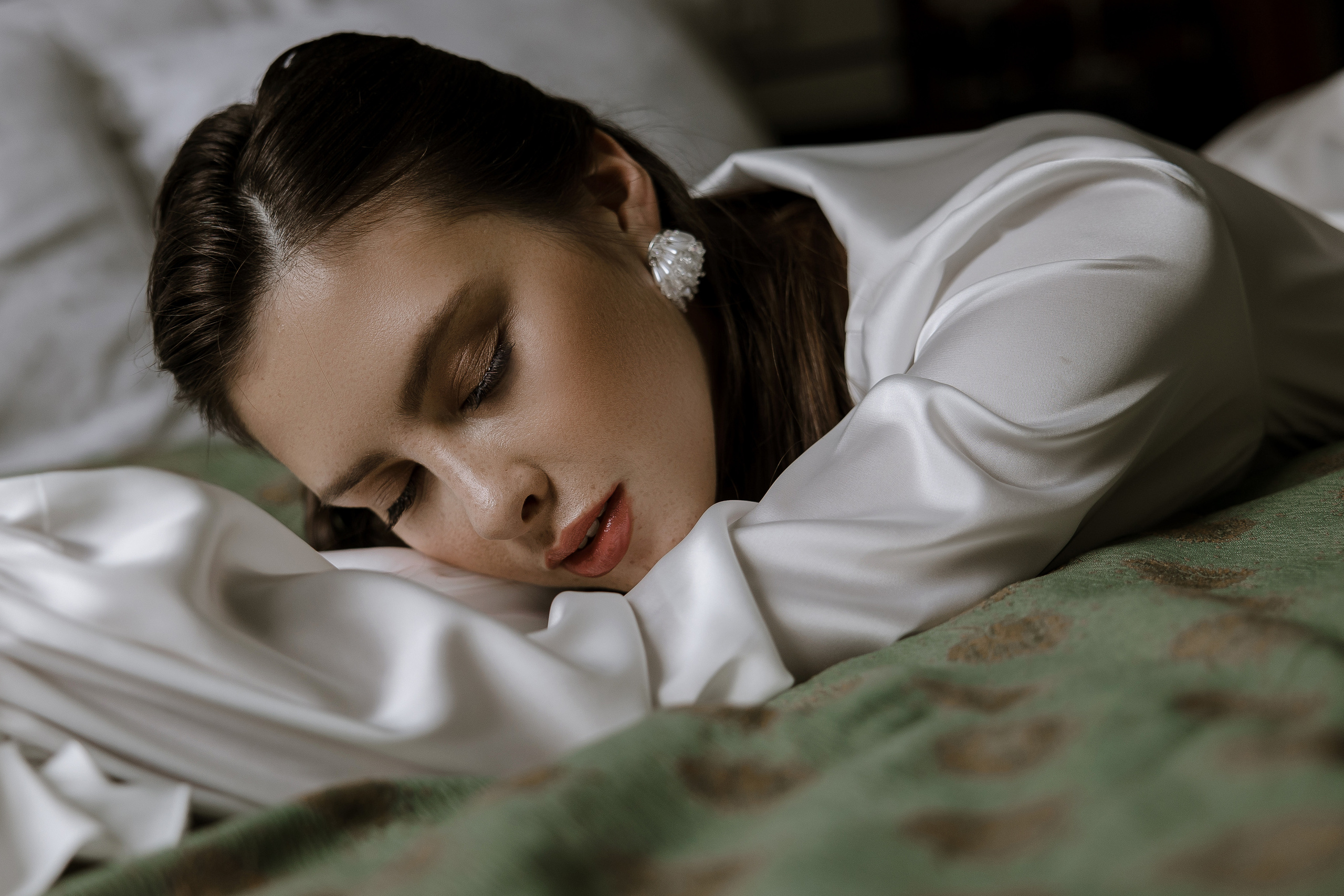 Утро невесты в историческом номере отеля. Свадебный и семейный фотограф в Самаре и Тольятти | Елена Топанцева