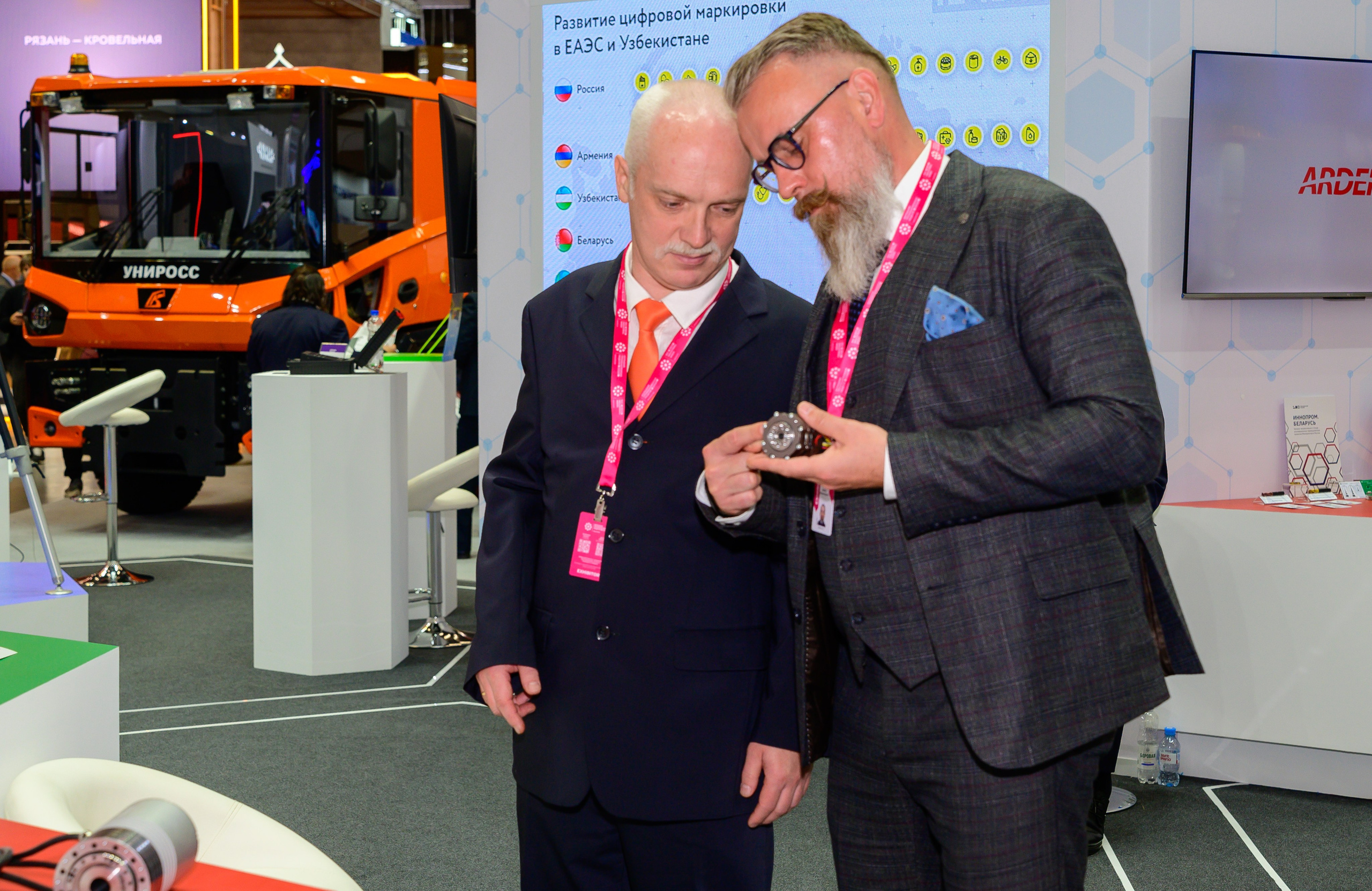 BigindustrialweekBelarus. Фотоуслуги, услуги фотографа, фотографирование важных событий