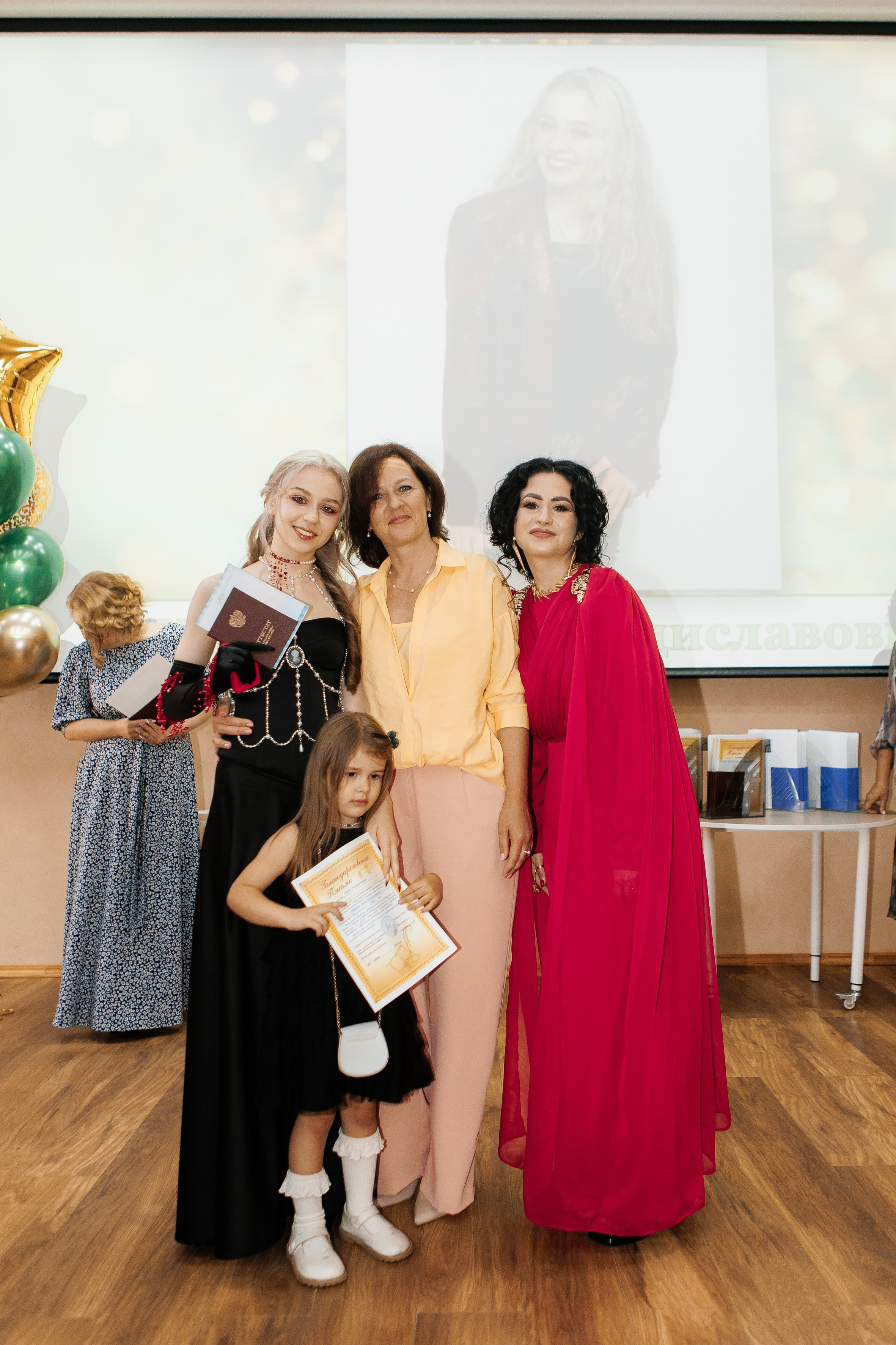 Выпускной Гимназия 12 2024 г. Свадебный и портретный Фотограф в Липецке Дмитрий Котюков