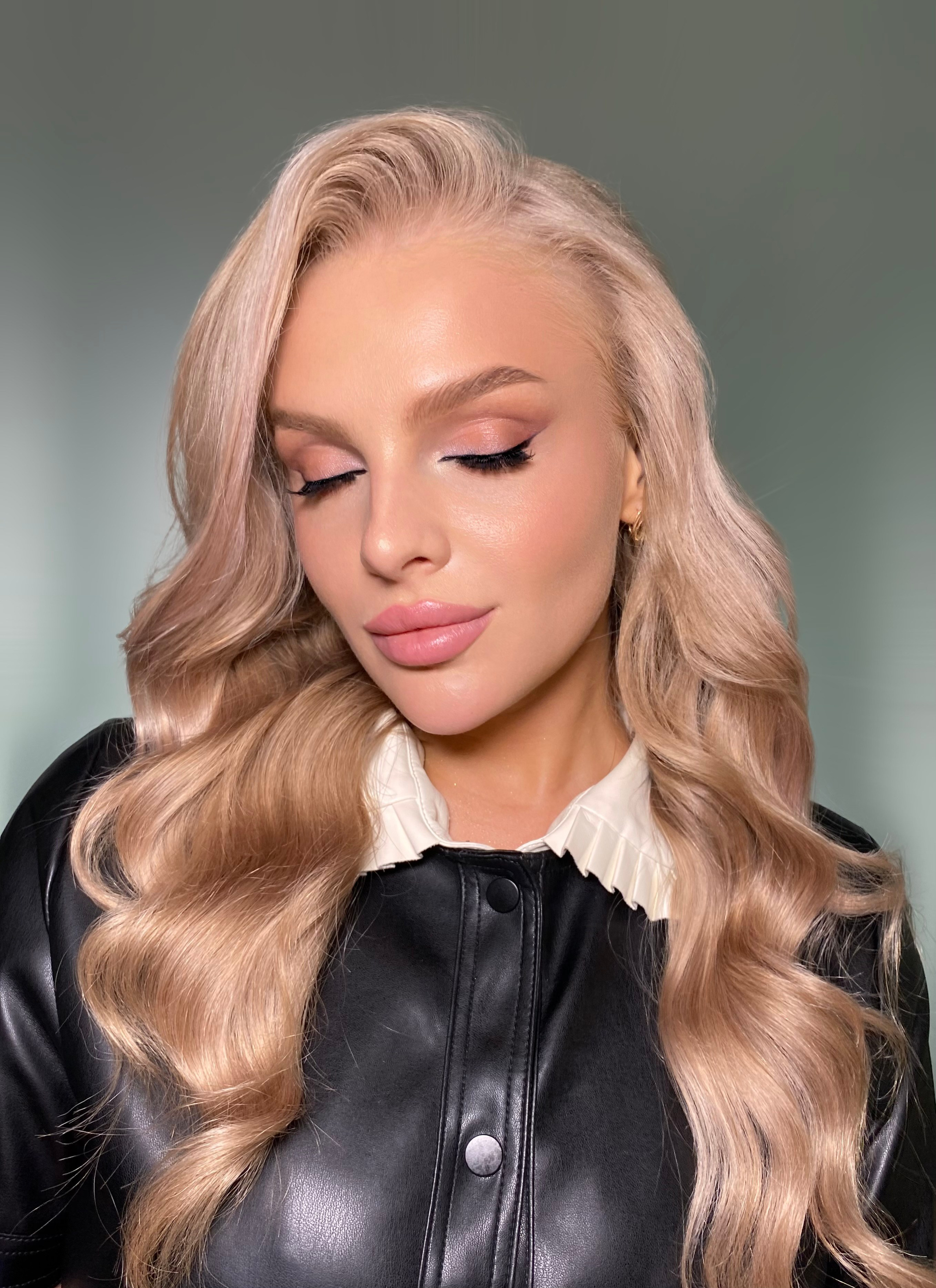 ВЕЧЕРНИЙ МАКИЯЖ В МОСКВЕ. СВАДЕБНЫЙ ВИЗАЖИСТ-СТИЛИСТ В МОСКВЕ ПРИЧЕСКИ МАКИЯЖ БРОВИ ВЫЕЗД