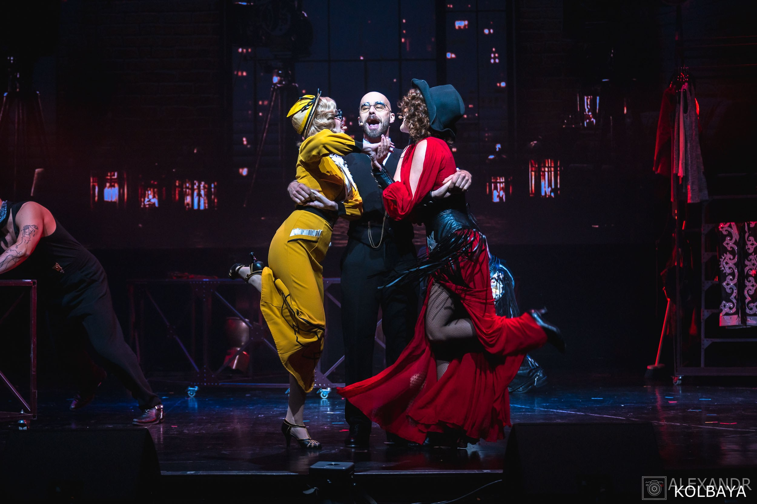 Фотографии со спектакля «Привет, я тетя Чарли». Концертный и театральный репортажный фотограф в Москве Александр Колбая