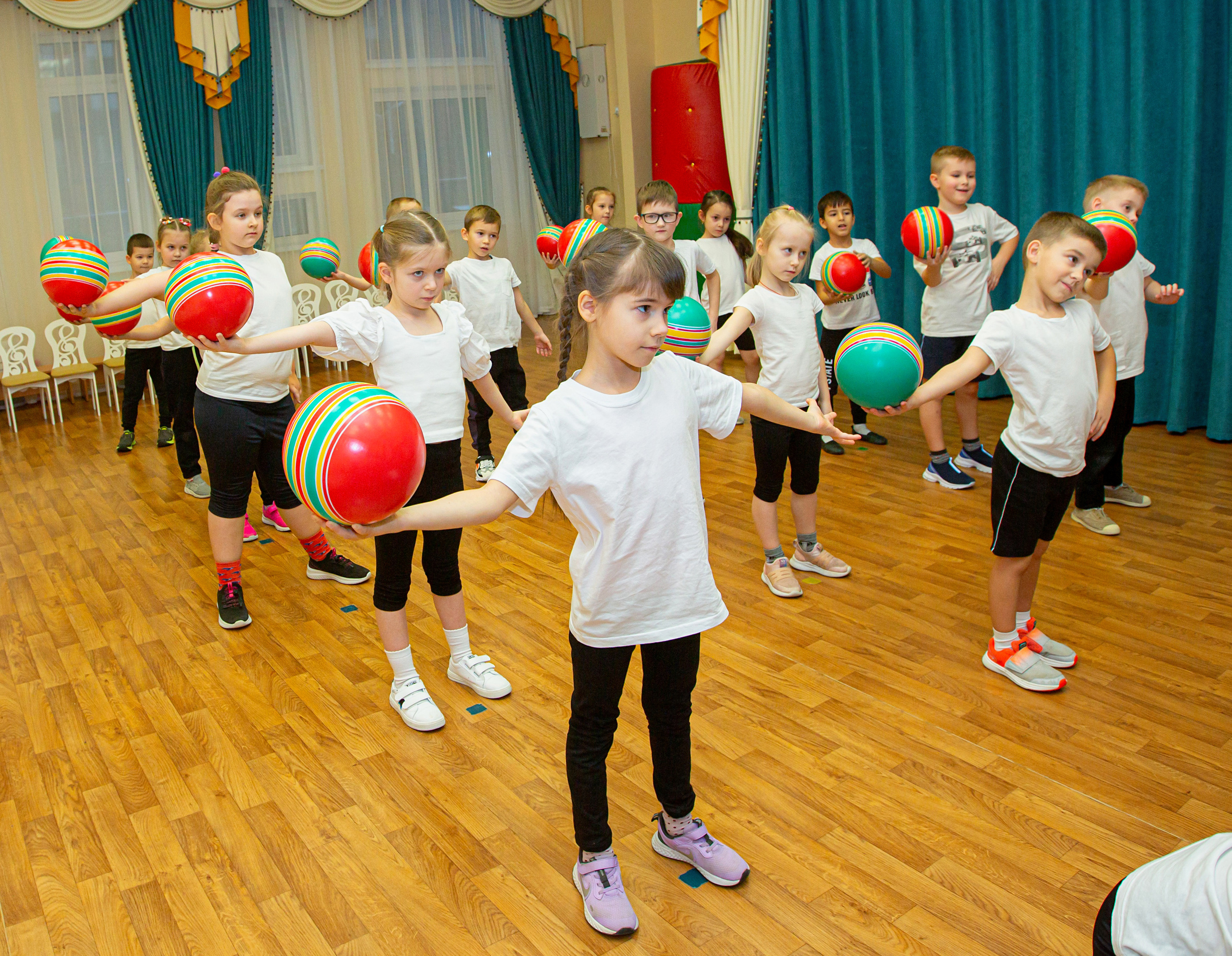Физкультура в детском саду. Свадебный, семейный, детский фотограф в Санкт-Петербурге