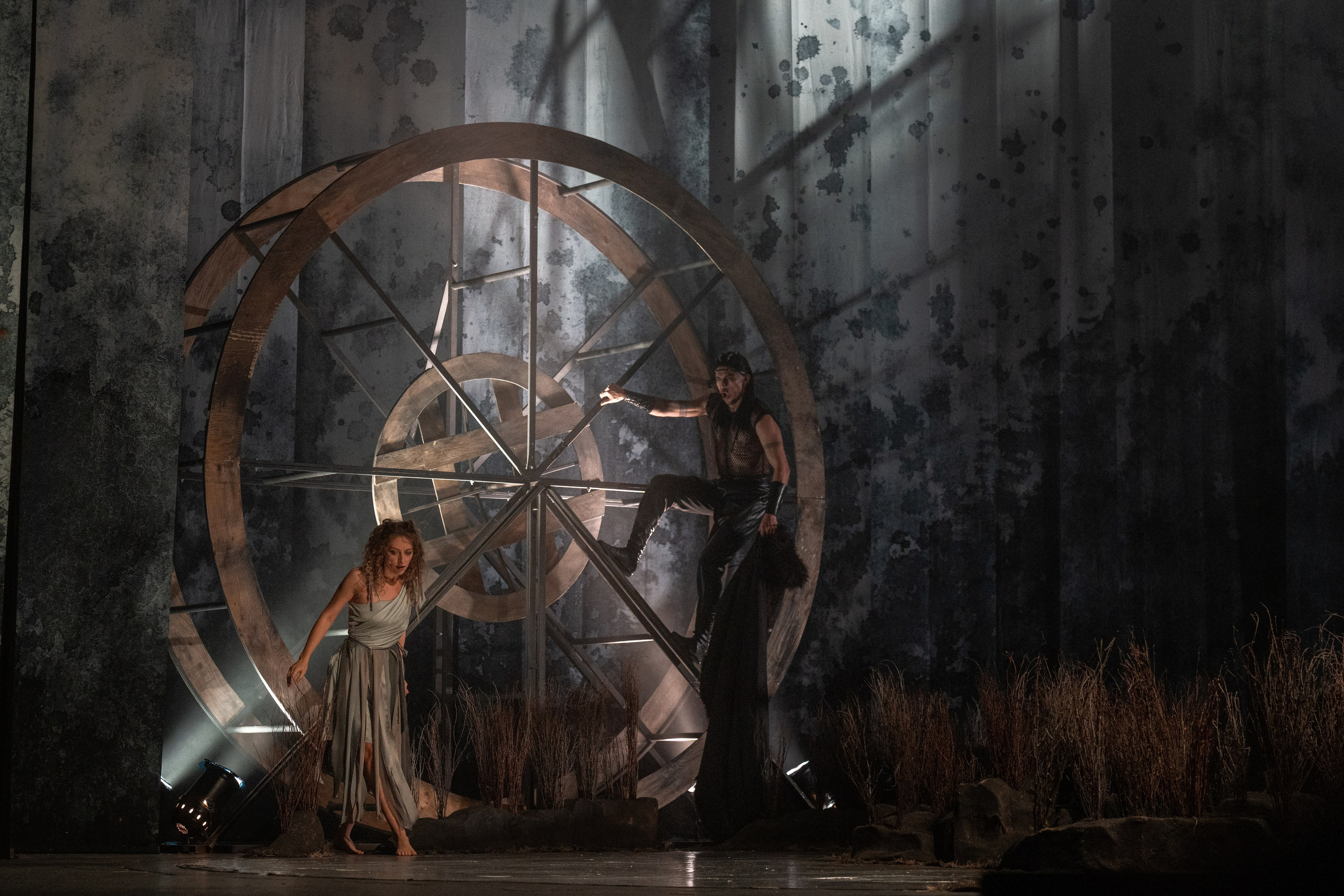 Алтайский молодёжный театр: Яга. Сайт фотографа Сергея Абрамова