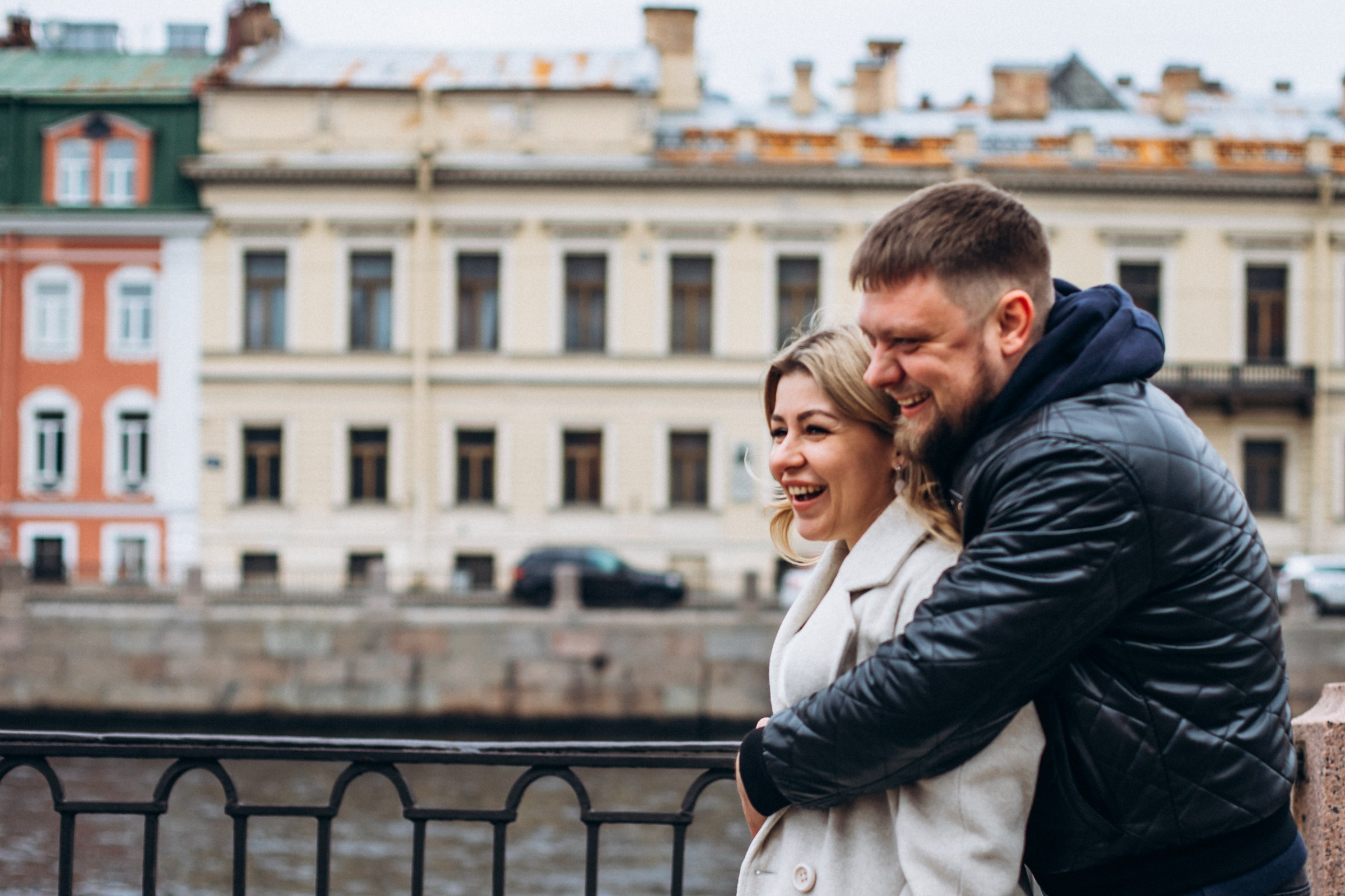 Максим и Юлия в апреле. Фотопрогулка в Петербурге. Индивидуальный и семейный фотограф в Санкт-Петербурге
