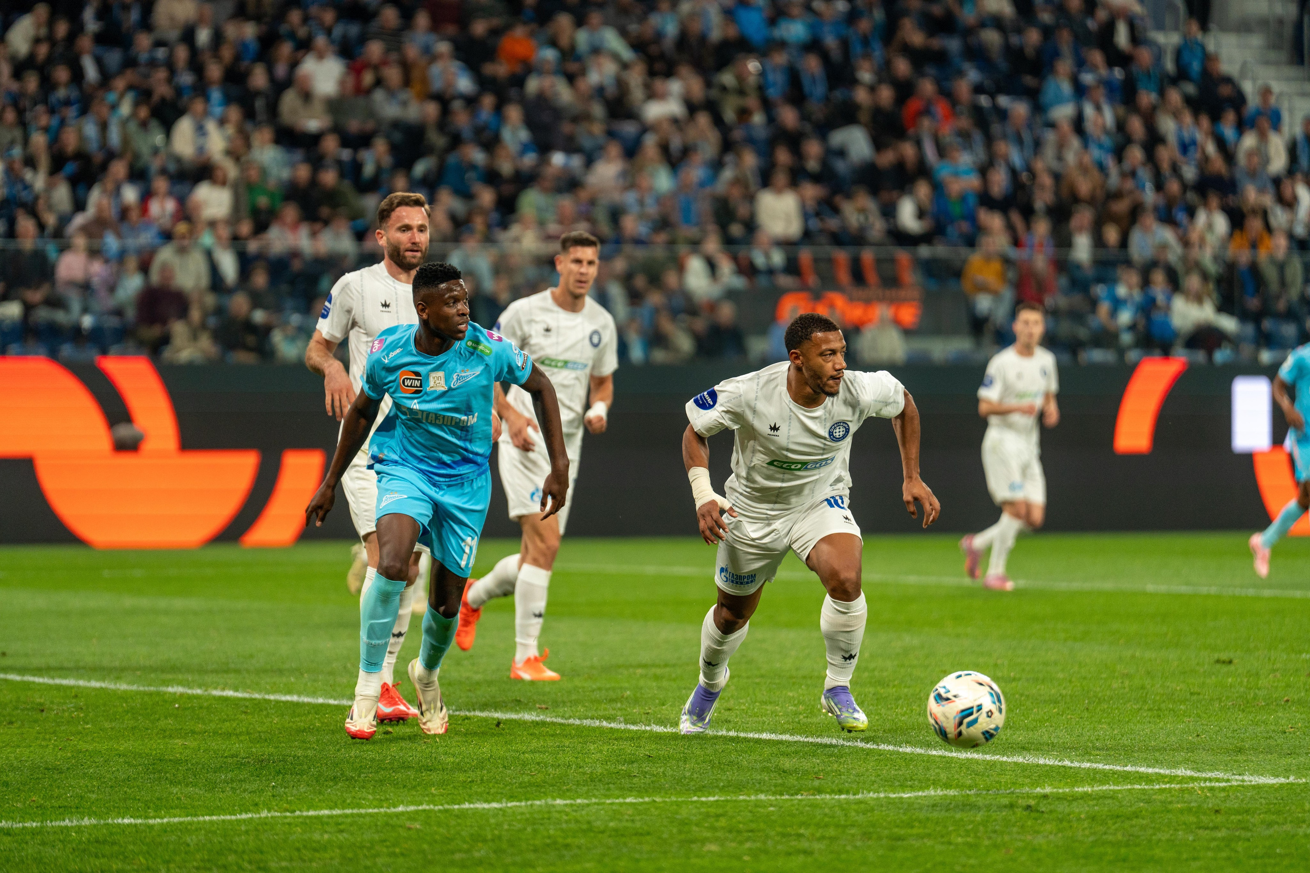 Дриблинг Зенита на Газпром Арене – спортивный фотограф Санкт-Петербург