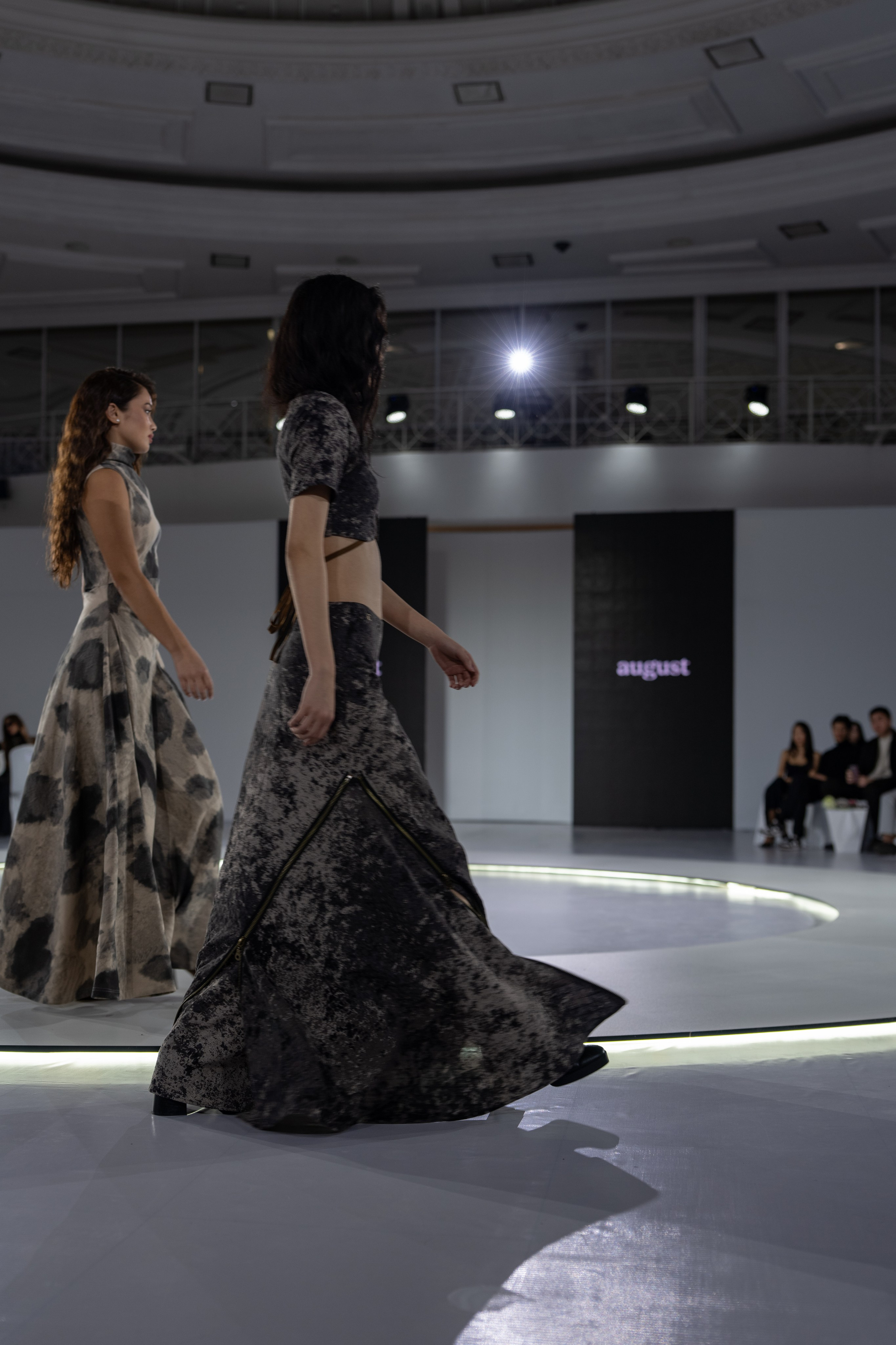 Design August. Сайт Алматинского НЮ АРТ, будуар и фэшн фотографа Дениса Карпенко