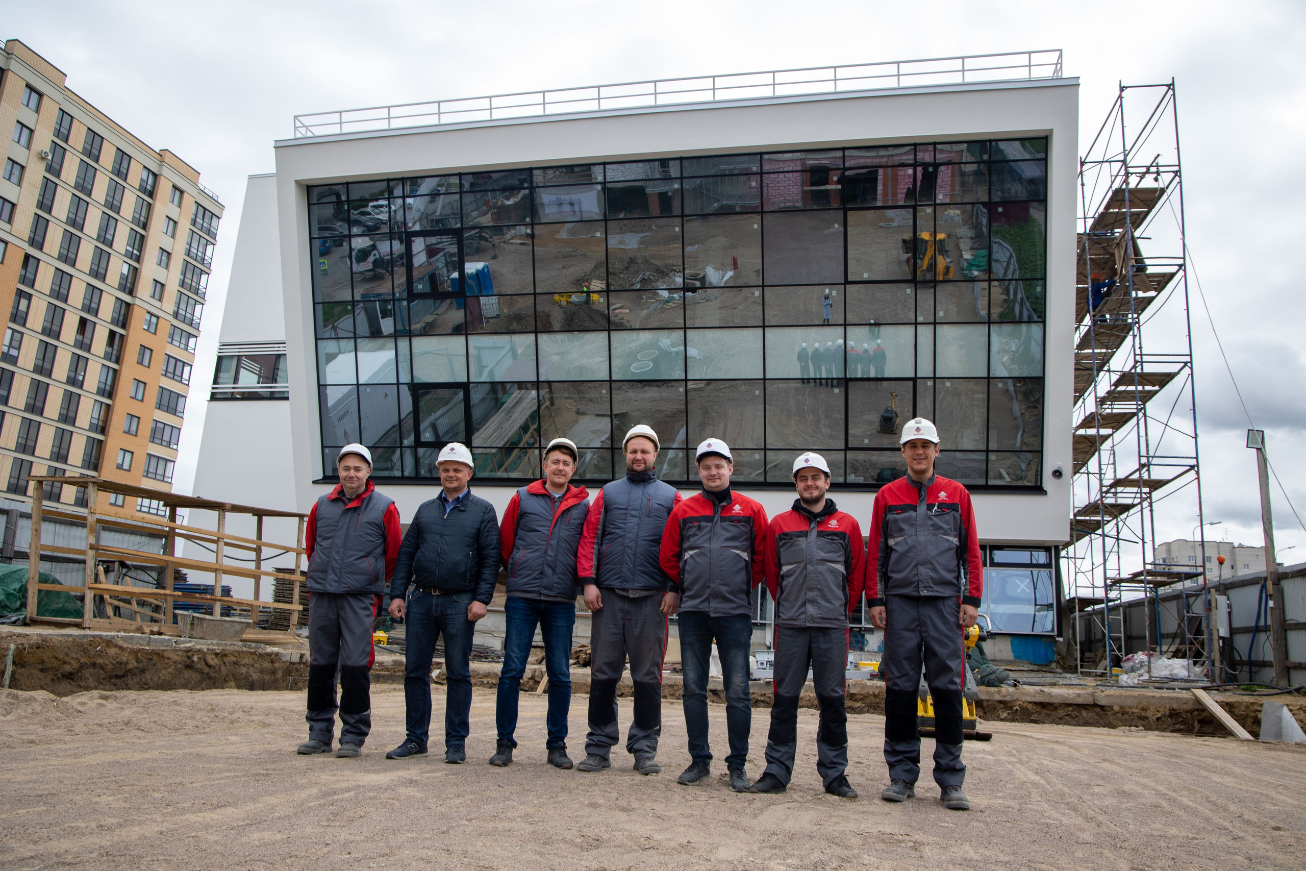 СТРОИТЕЛЬНЫЙ ТРЕСТ