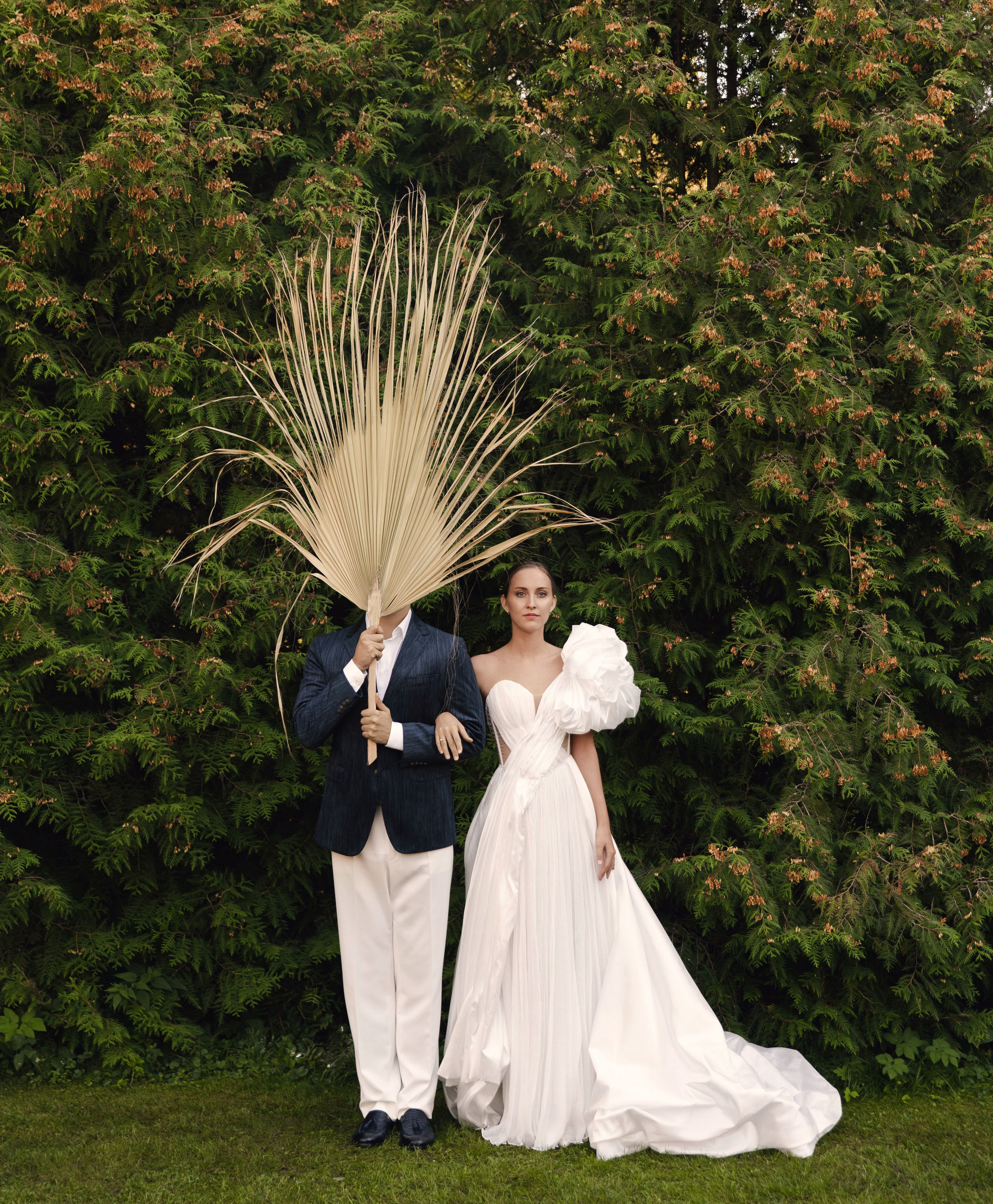 В ЛУЧАХ ЗАКАТА НА БЕРЕГУ МОРСКОМ