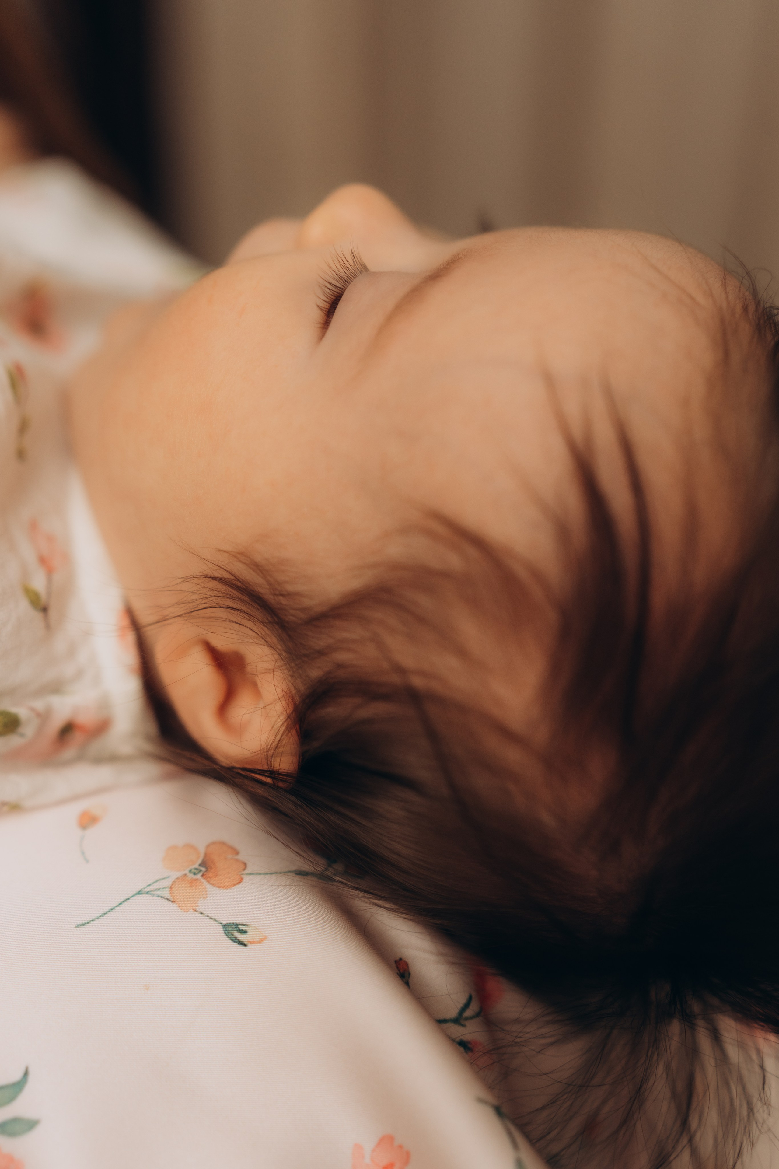 Мама с дочкой и мимозы. Семейный фотограф в Казани