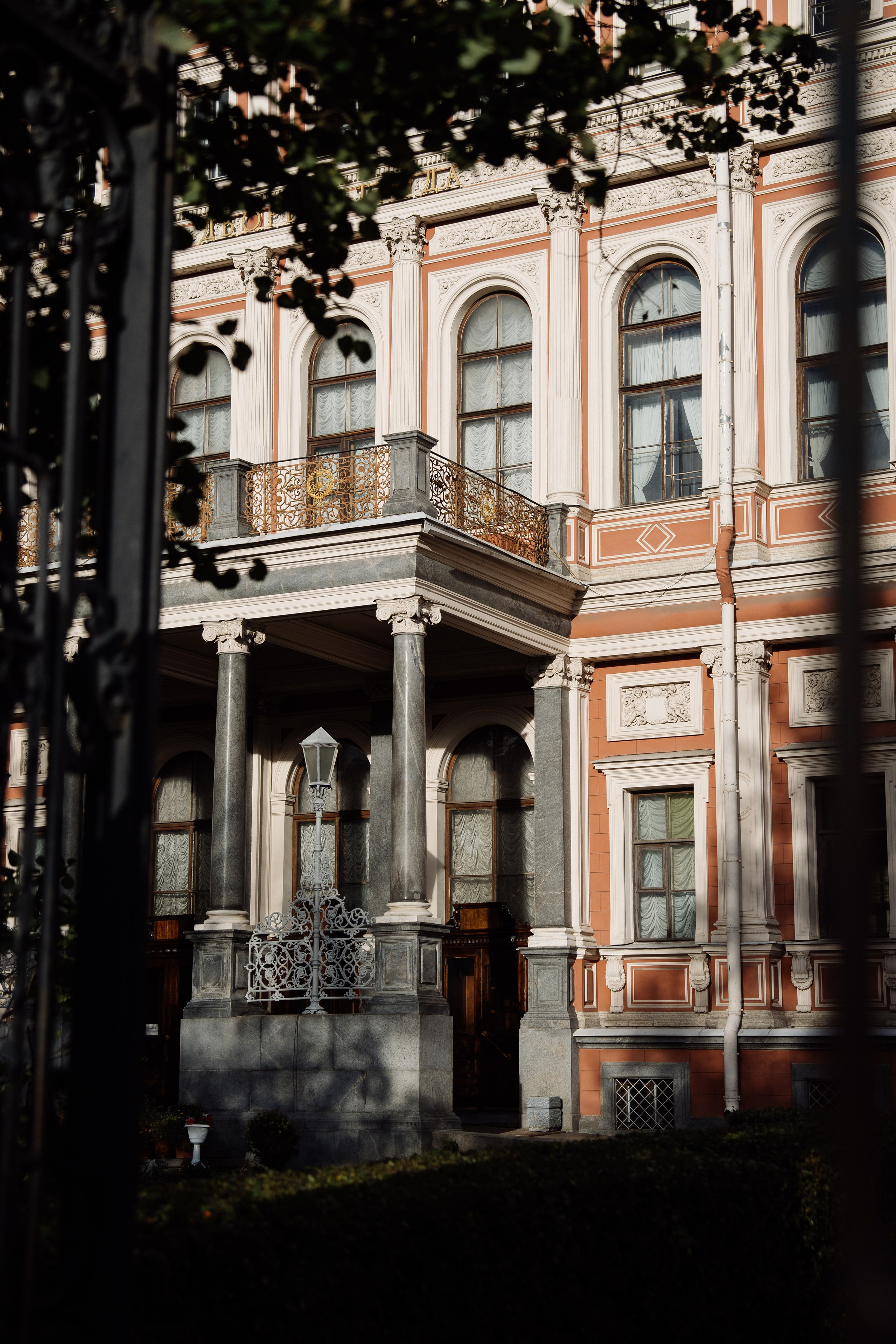Современная свадьба во дворце. Свадебный фотограф организатор в Санкт-Петербурге Ассоль Опарина