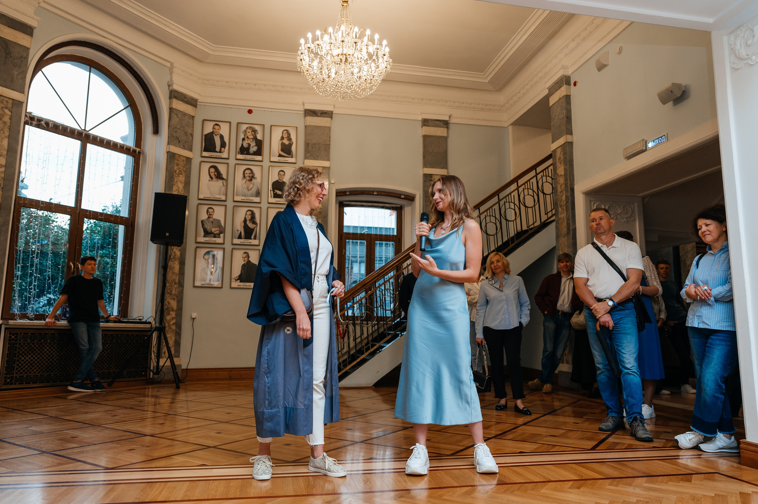 Открытие выставки Кати Васильевой в Молодежном театре. Wedding and family photographer USA