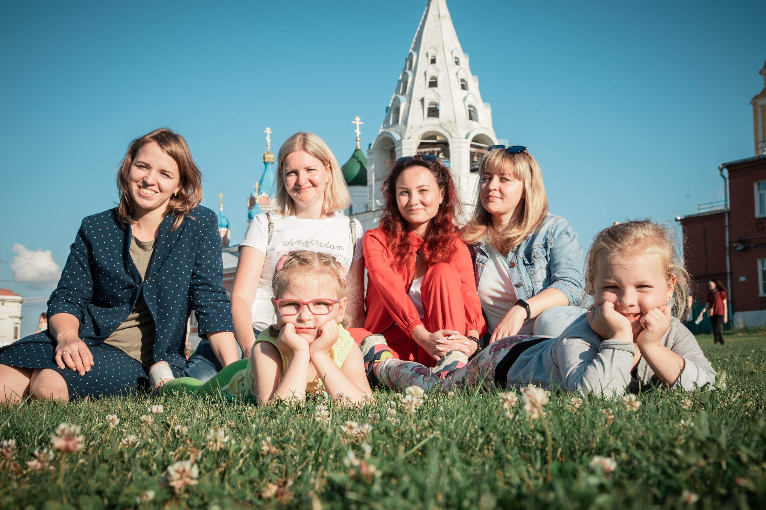 Большая компания. Команда фотографов и дизайнеров в Егорьевске