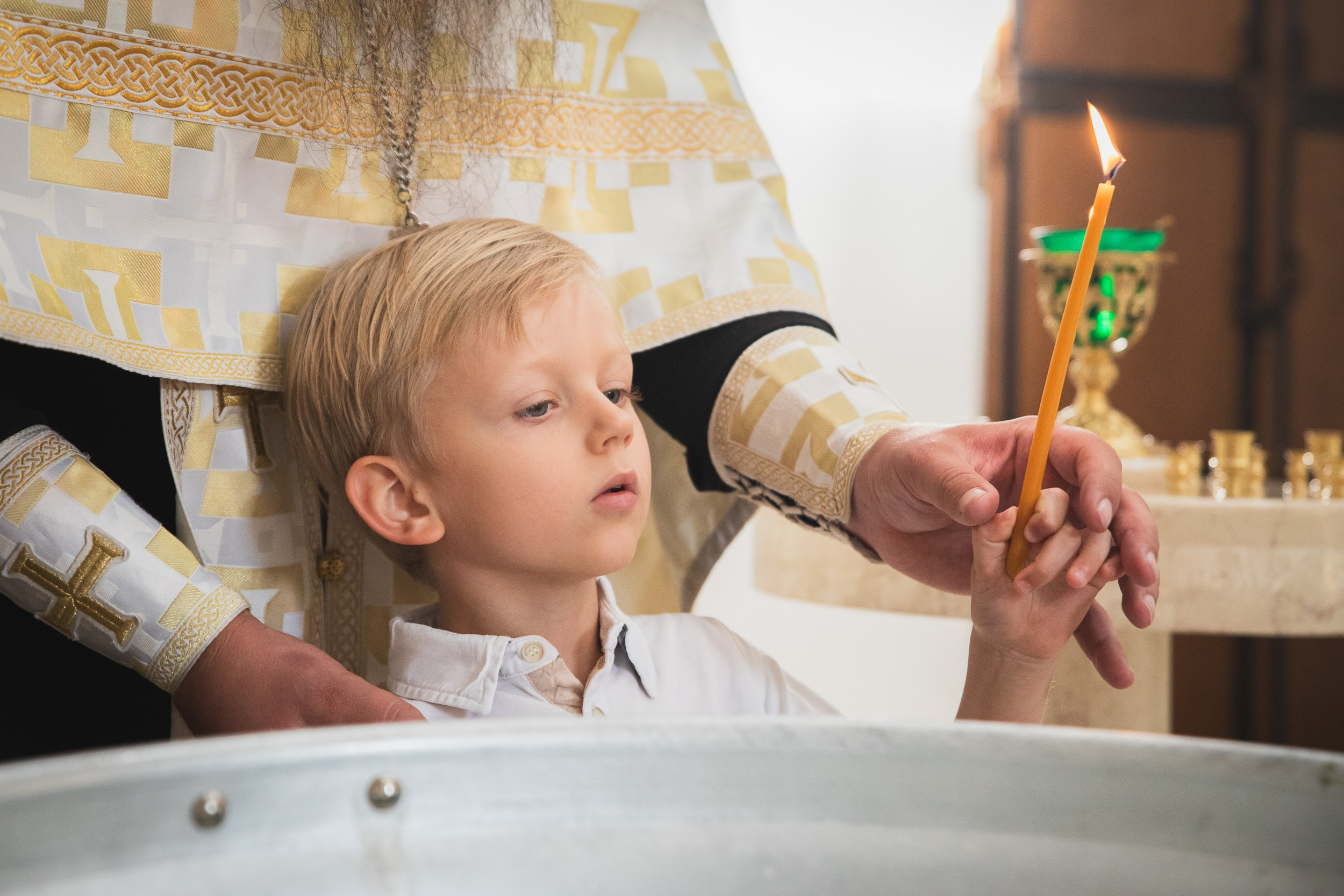 Фотосъемка крещения маленького мальчика в храме города Москвы. Семейный и школьный фотограф в Москве Анна Ткач