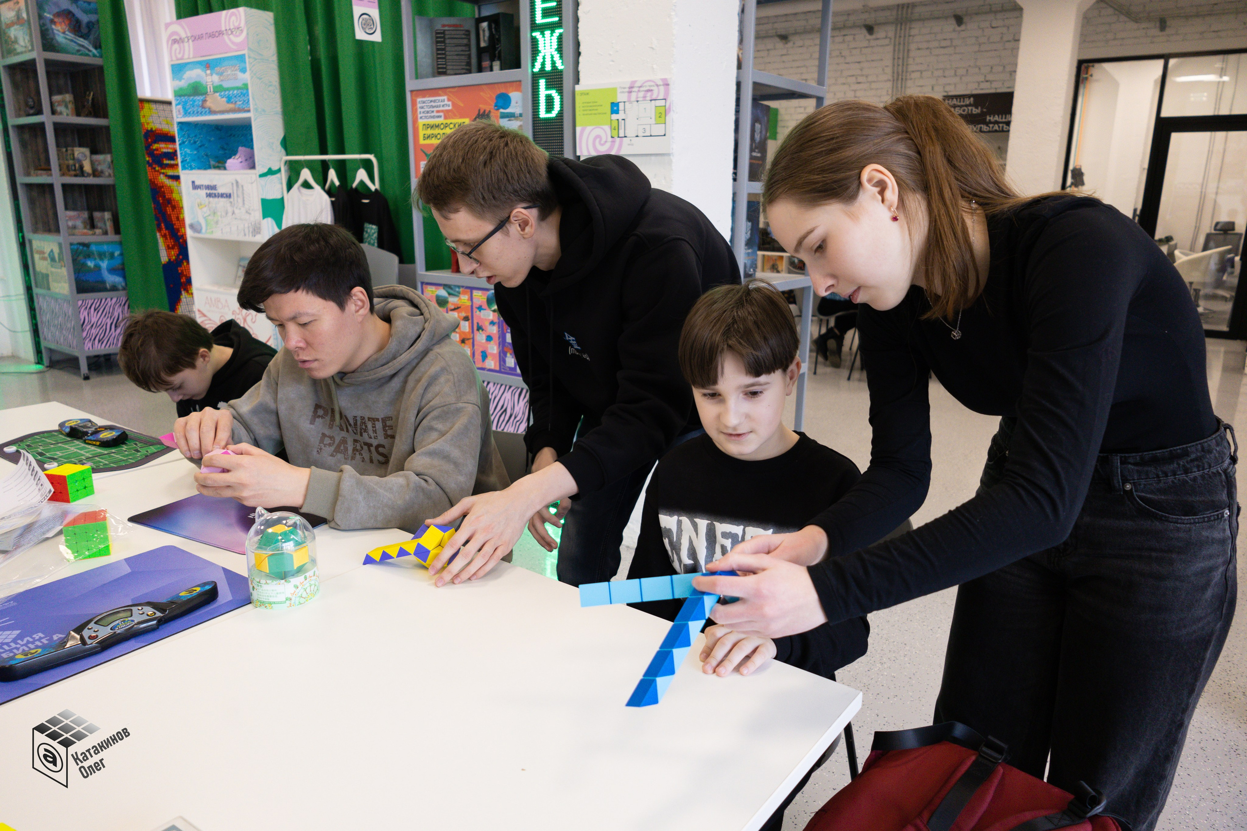 Мастер-классы по скоростной сборке кубика Рубика. Олег Катакинов| Репортажный фотограф в городе у моря (Владивосток)