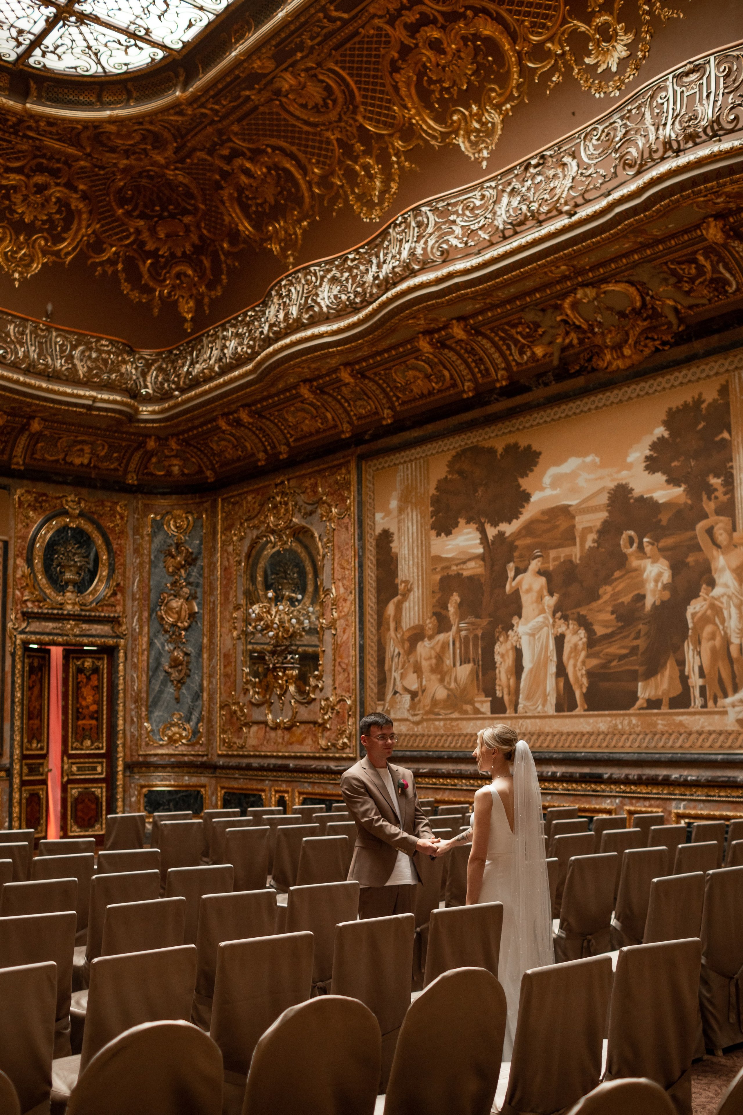 Свадебная фотосессия во дворцах Петербурга. Свадебный фотограф Кирилл Белый