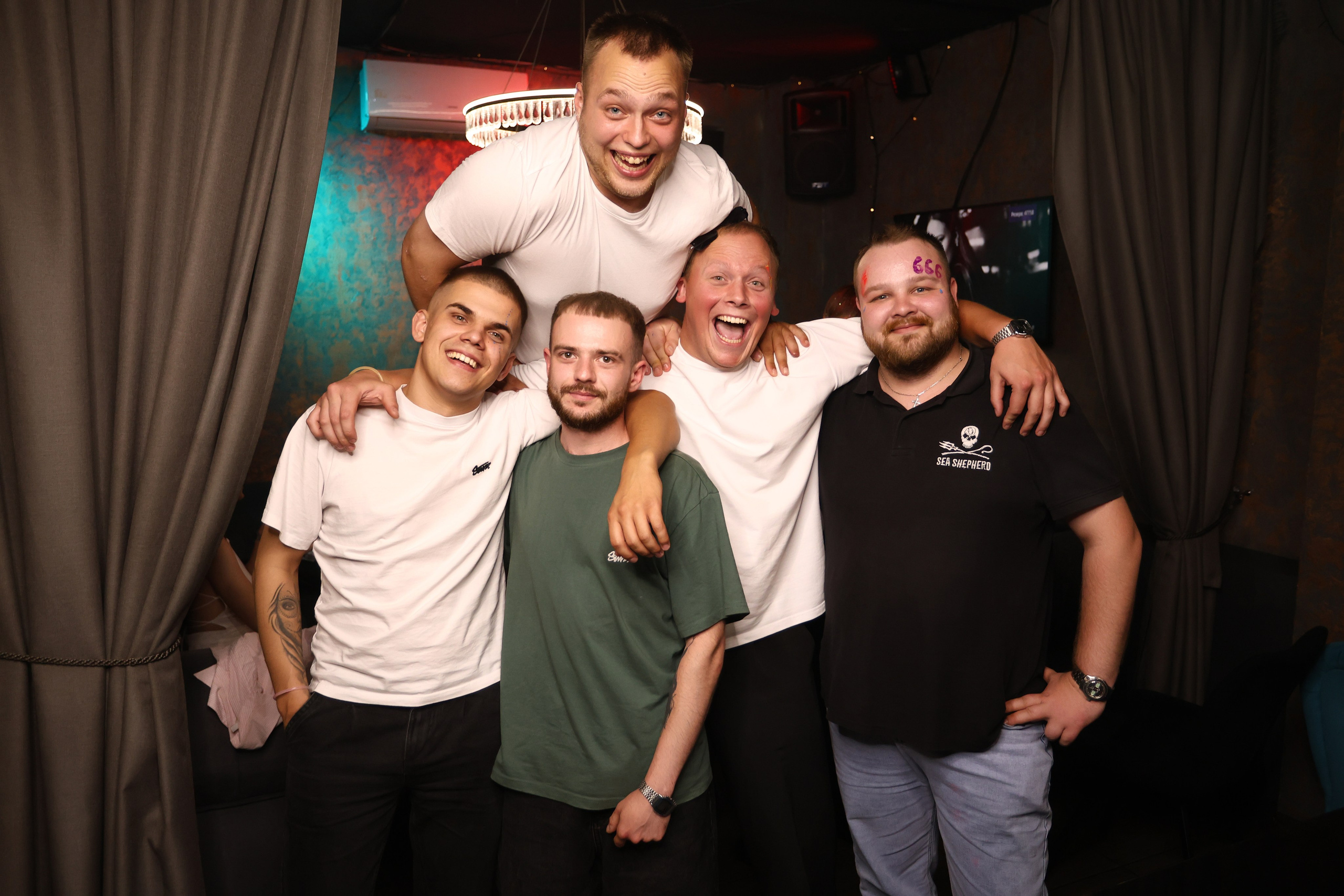 Neon Party 01.08.25. Мята Спортивная — Кальянная, караоке, бар в Минске