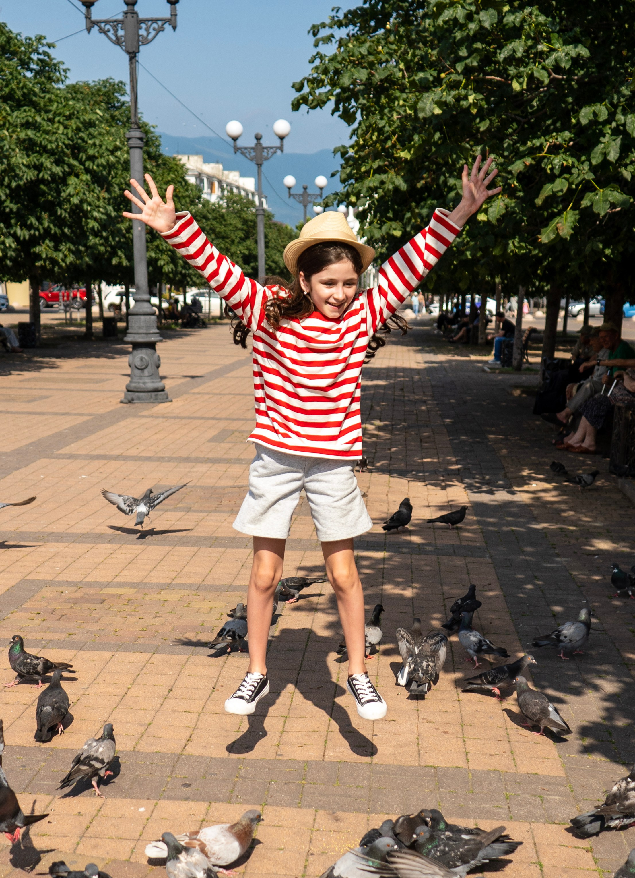 Съемка в центре Новороссийска. Семейный и детский фотограф Екатерина Черняева. Снимаю портреты, love story, фотопрогулки, работаю на улице, в кафе, студии, дома у клиента